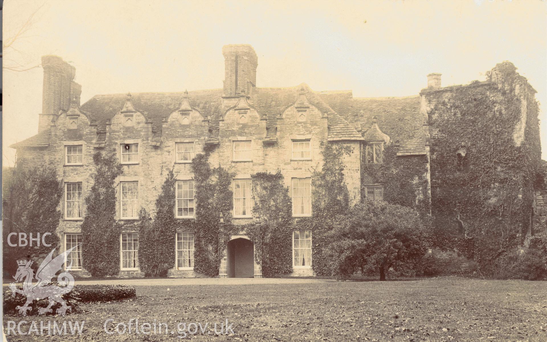 Digitised postcard image of Castle House, Hay. Produced by Parks and Gardens Data Services, from an original item in the Peter Davis Collection at Parks and Gardens UK. We hold only web-resolution images of this collection, suitable for viewing on screen and for research purposes only. We do not hold the original images, or publication quality scans.