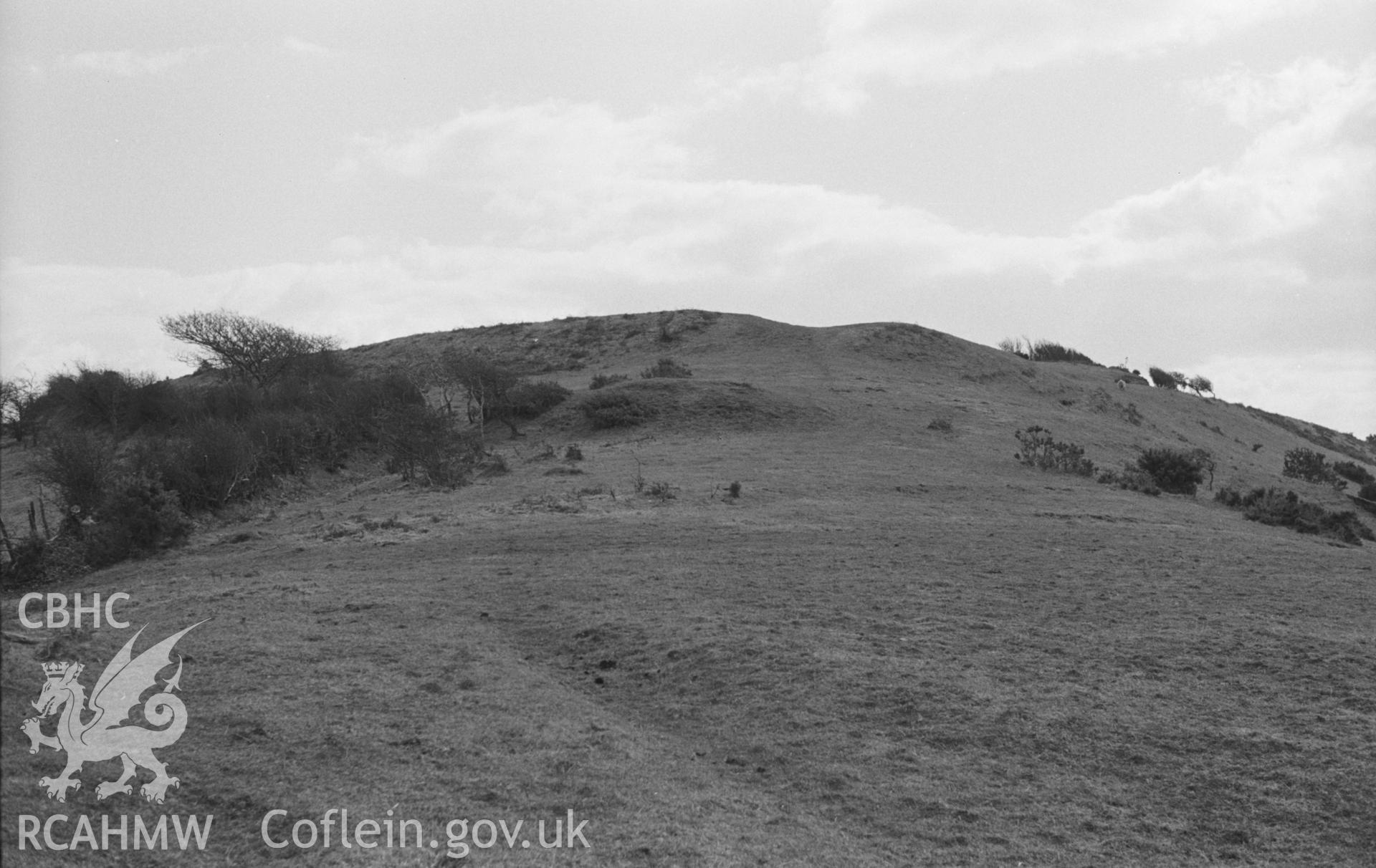 Black and White photograph showing ramparts at the north corner of Caer Allt-Goch camp, Talybont. Photographed by Arthur Chater in April 1963, from Grid Reference SN 641 884, looking south.