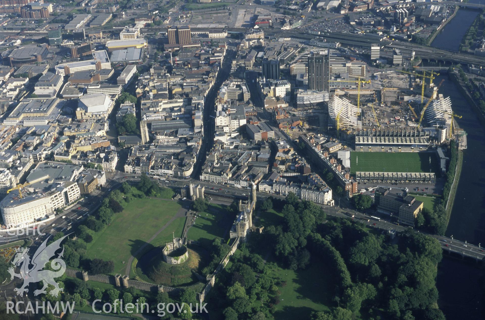 RCAHMW colour slide oblique aerial photograph of Cardiff Castle Animal Wall, taken on 05/08/1998 by Toby Driver