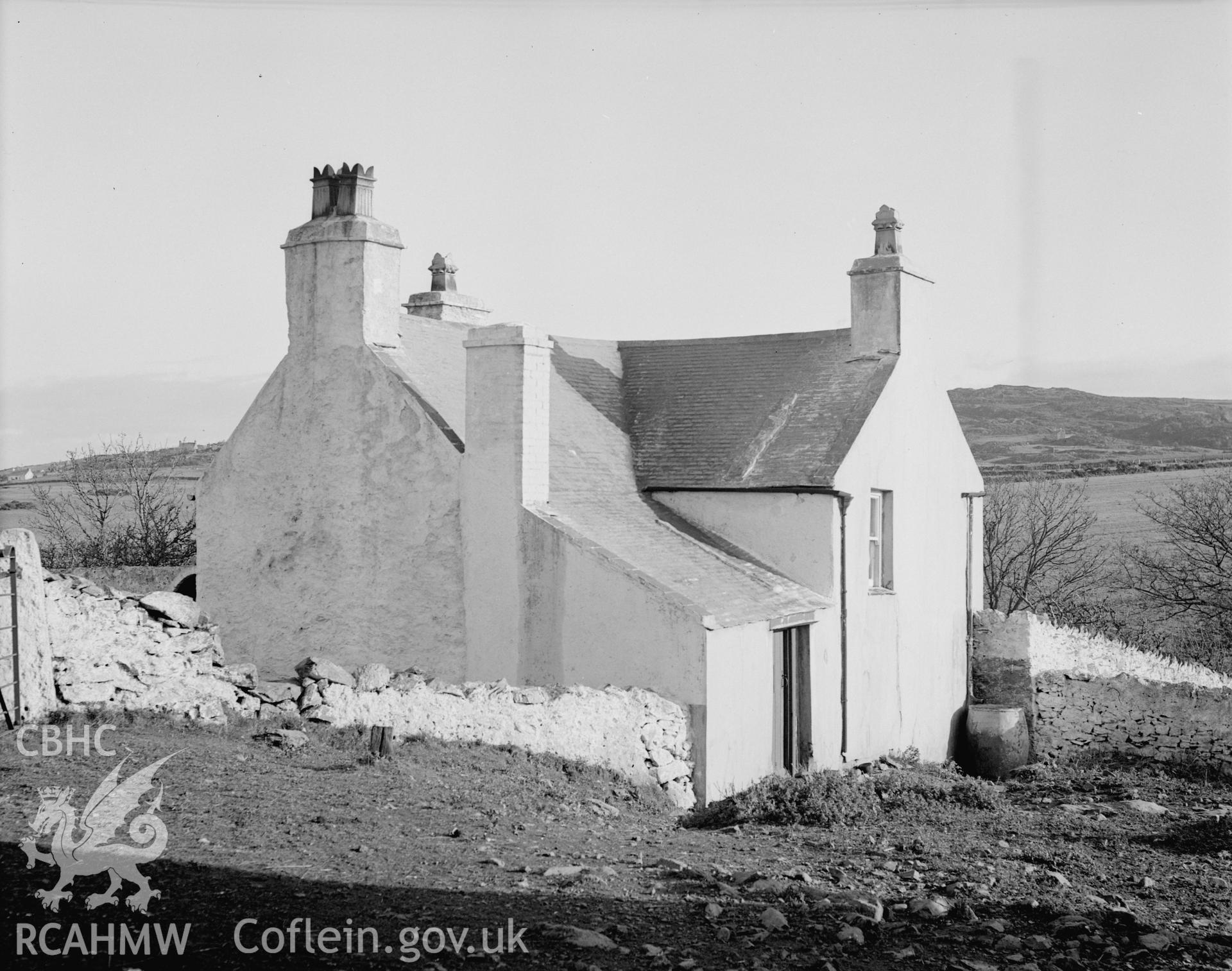 Black and white print of Ty-Croes, Llaneilian.