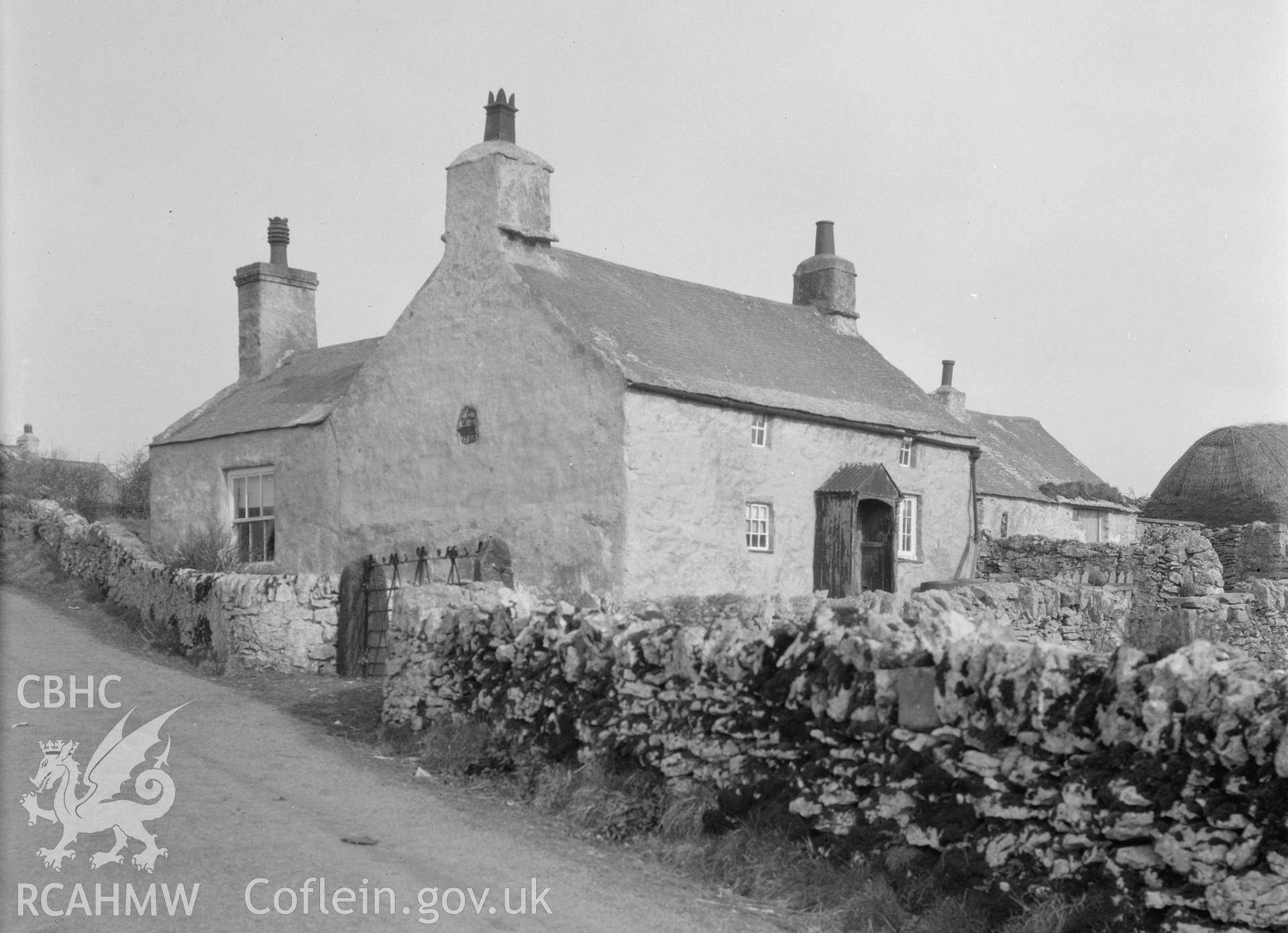 Black and white photograph of Caer Moch, Llanbedrgoch.