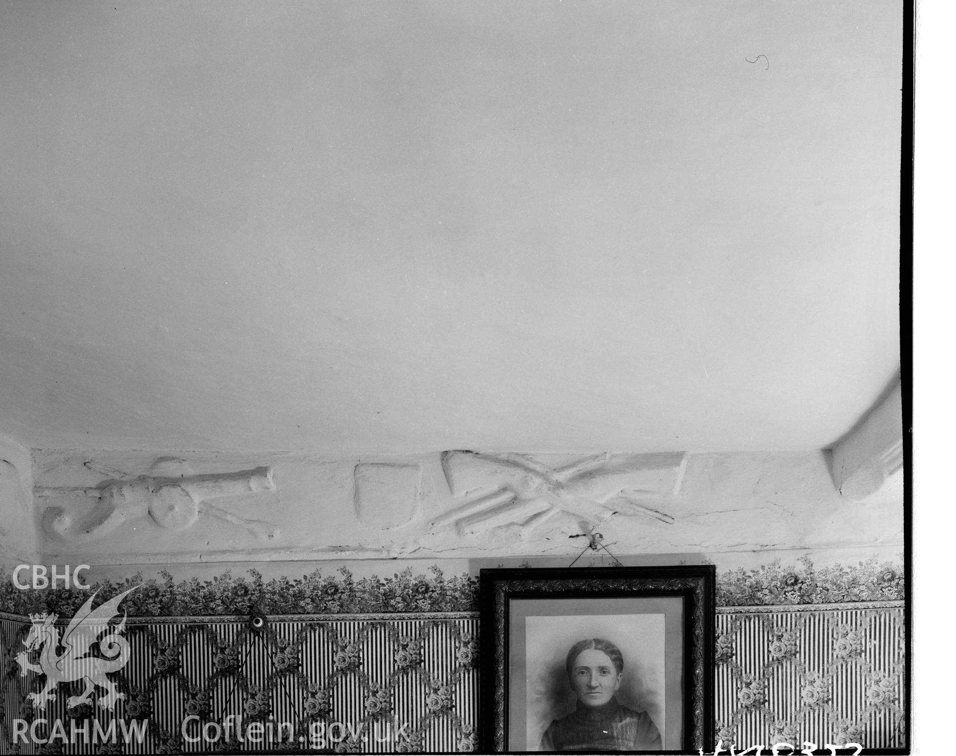 View of plasterwork ceiling