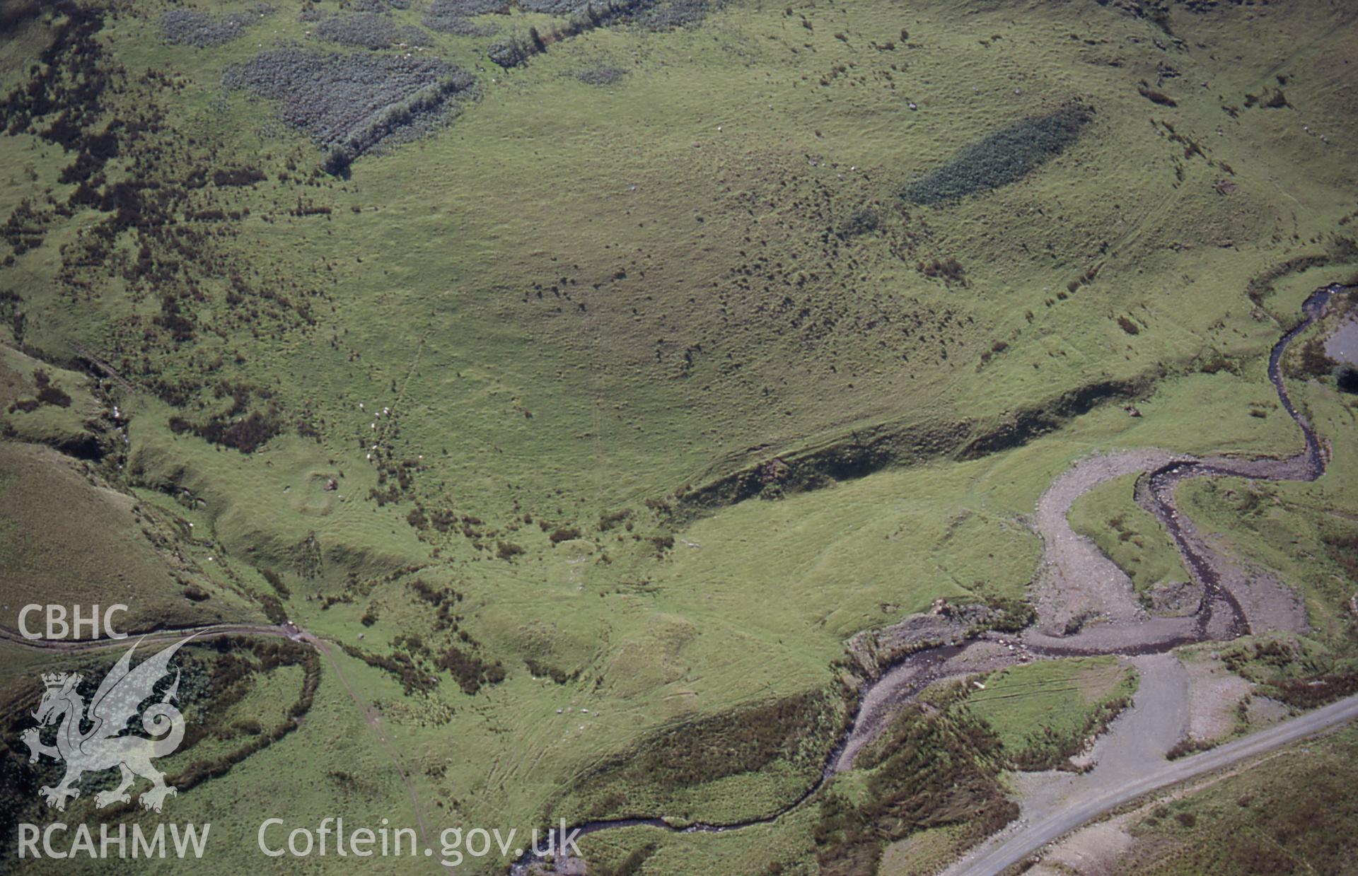 RCAHMW colour slide oblique aerial photograph of Blaen Duhonw, Llangamarch, taken on 27/08/1998 by Toby Driver