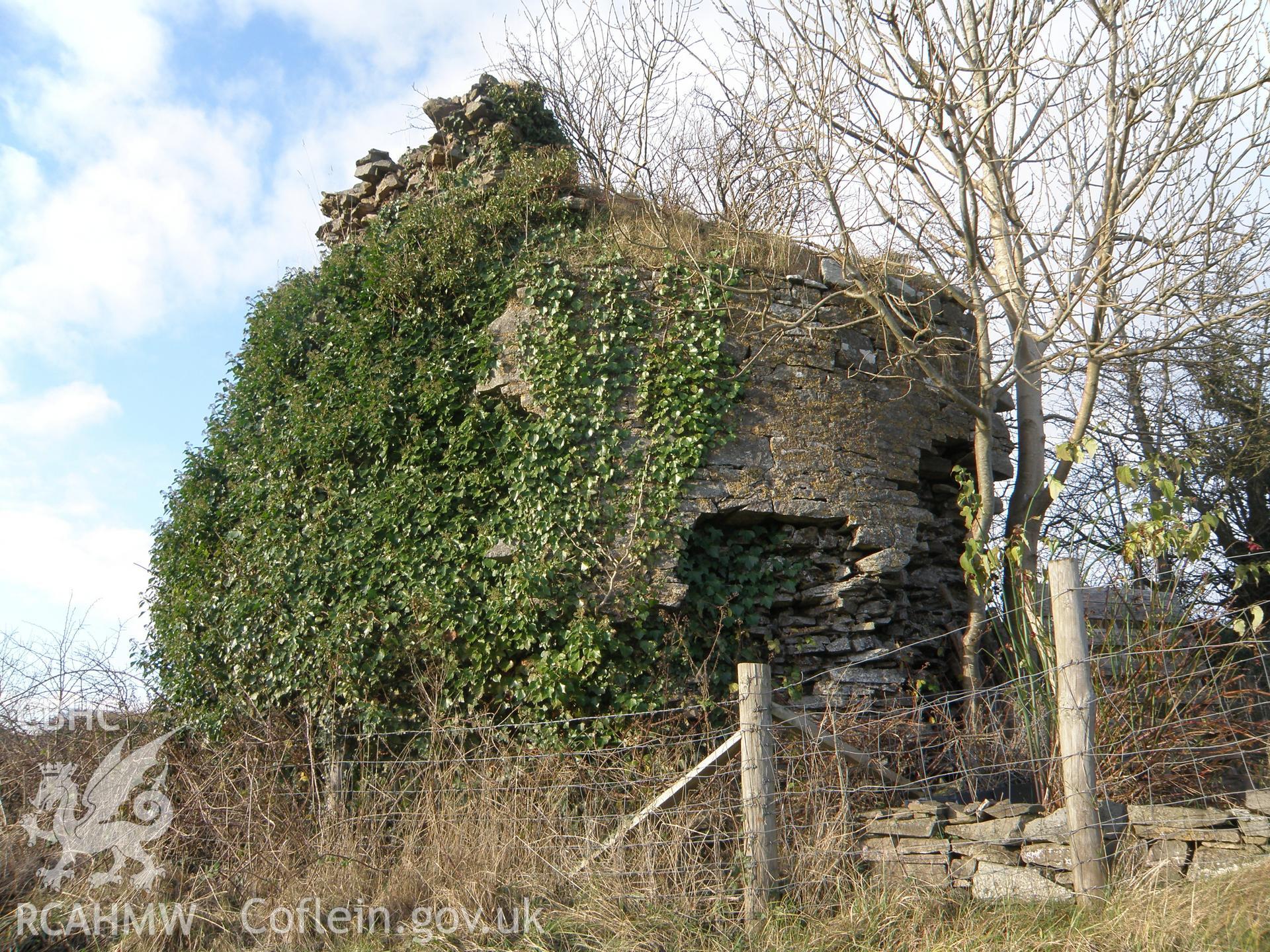 Colour photo of Castell Du, taken by Paul R. Davis, 12th December 2009.