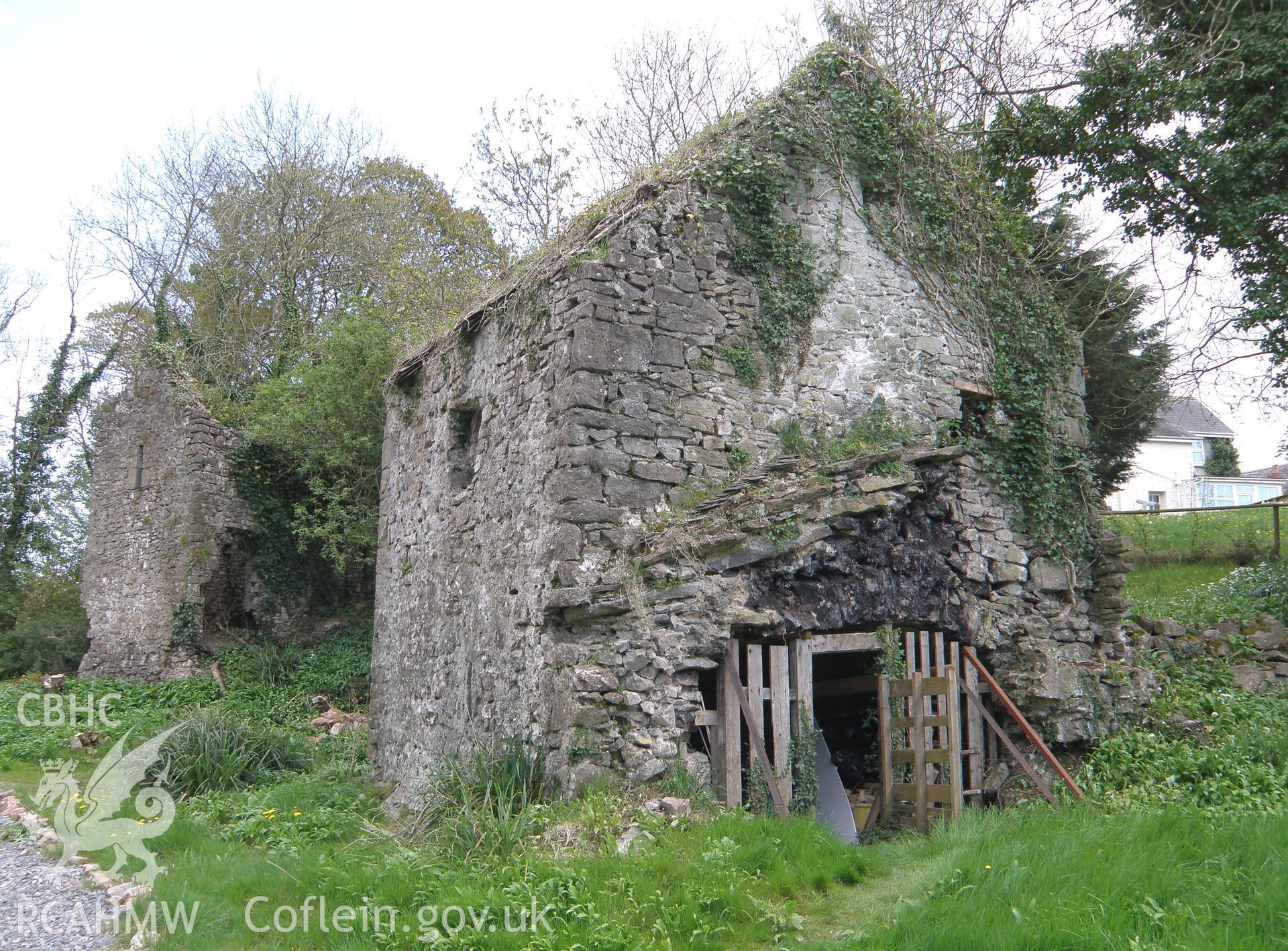 Colour photo of Tarr Farm, taken by Paul R. Davis, 9th May 2010.