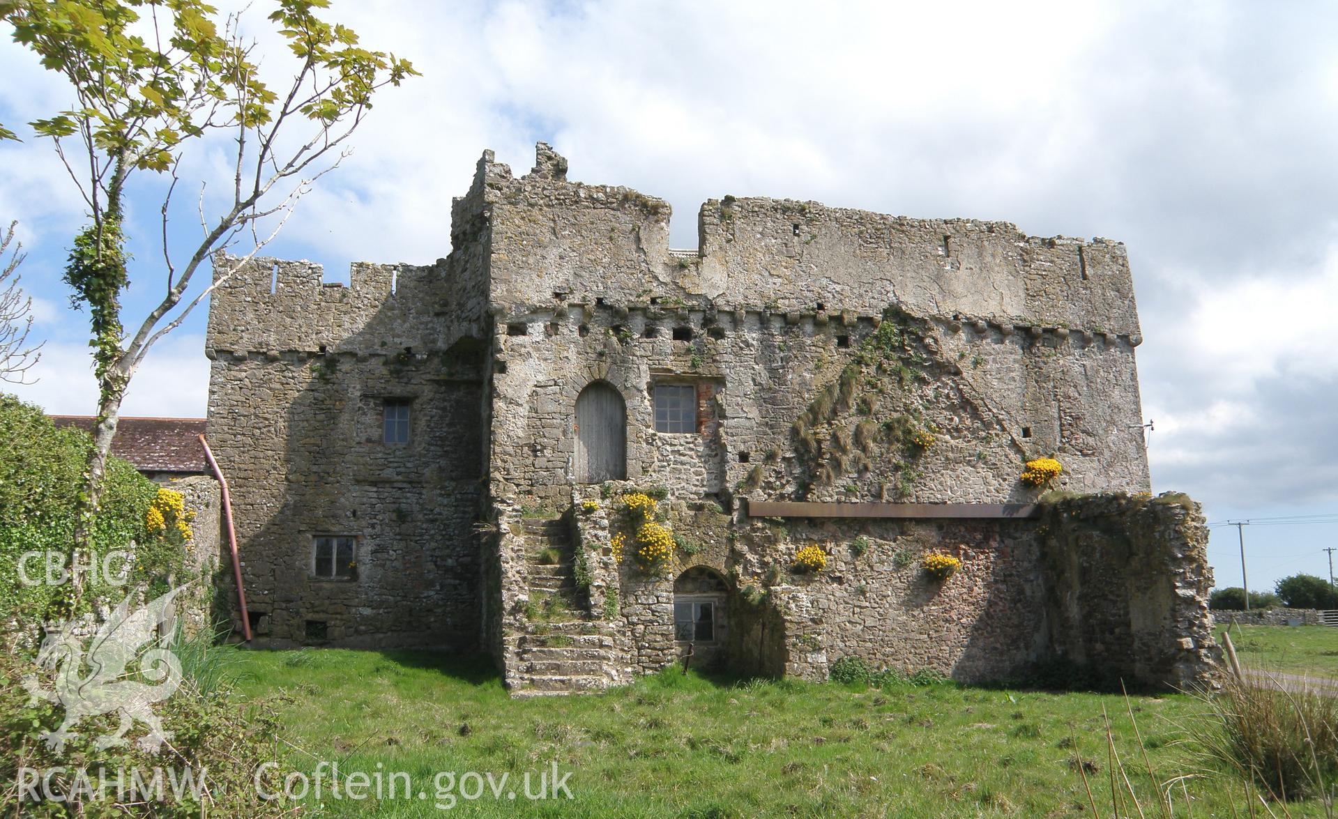 Colour photo of Eastington, taken by Paul R. Davis, 9th May 2010.