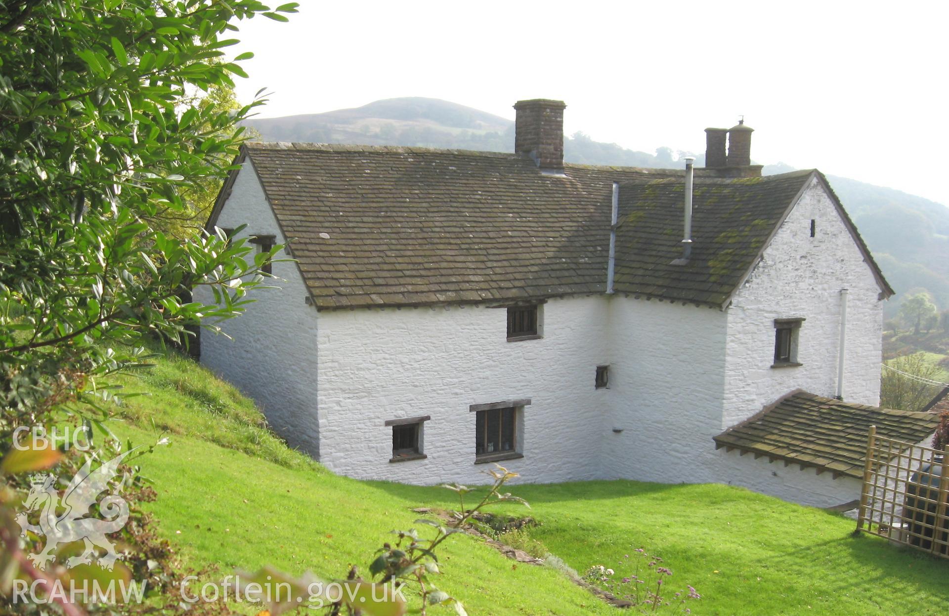 Colour photo showing Tyn y Llwyn, taken by Paul R. Davis.