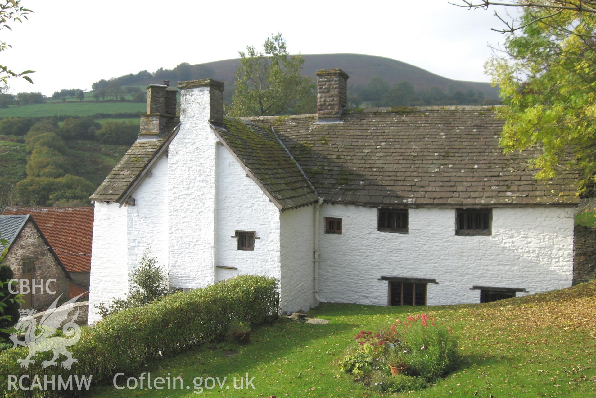 Colour photo showing Tyn y Llwyn, taken by Paul R. Davis.