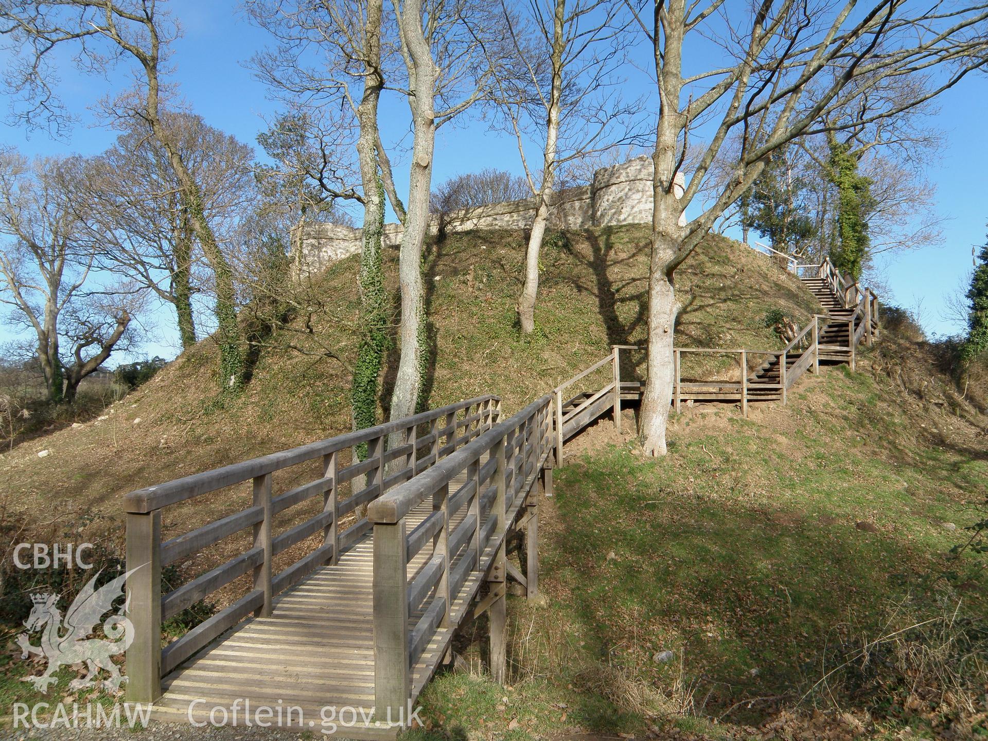 Colour photo of Castell Aberlleiniog, taken by Paul R. Davis, 12th February 2010.