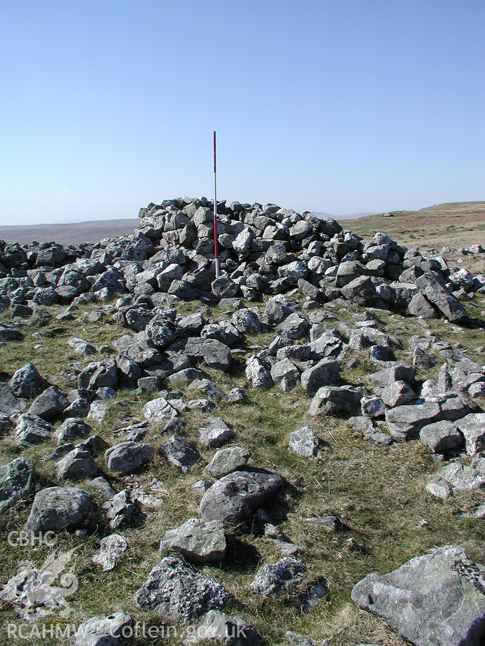 Digital photograph of Cefn Cil Sanws Enclosure taken on 07/04/2003 by Cambrian Archaeological Projects during the Pontsticill Upland Survey