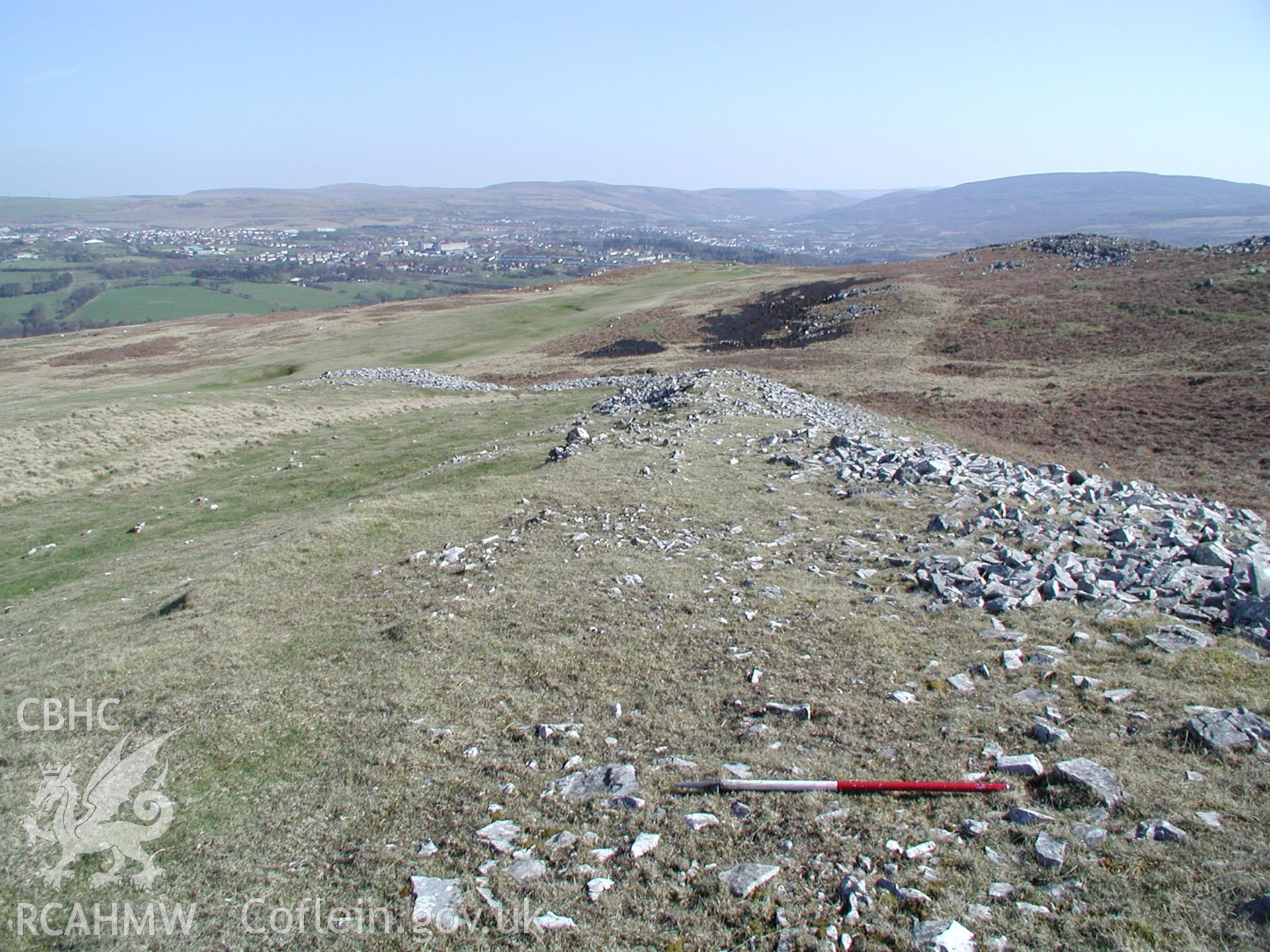 Digital photograph of Cefn Cilsanws Enclosure taken on 07/04/2003 by Cambrian Archaeological Projects during the Pontsticill Upland Survey