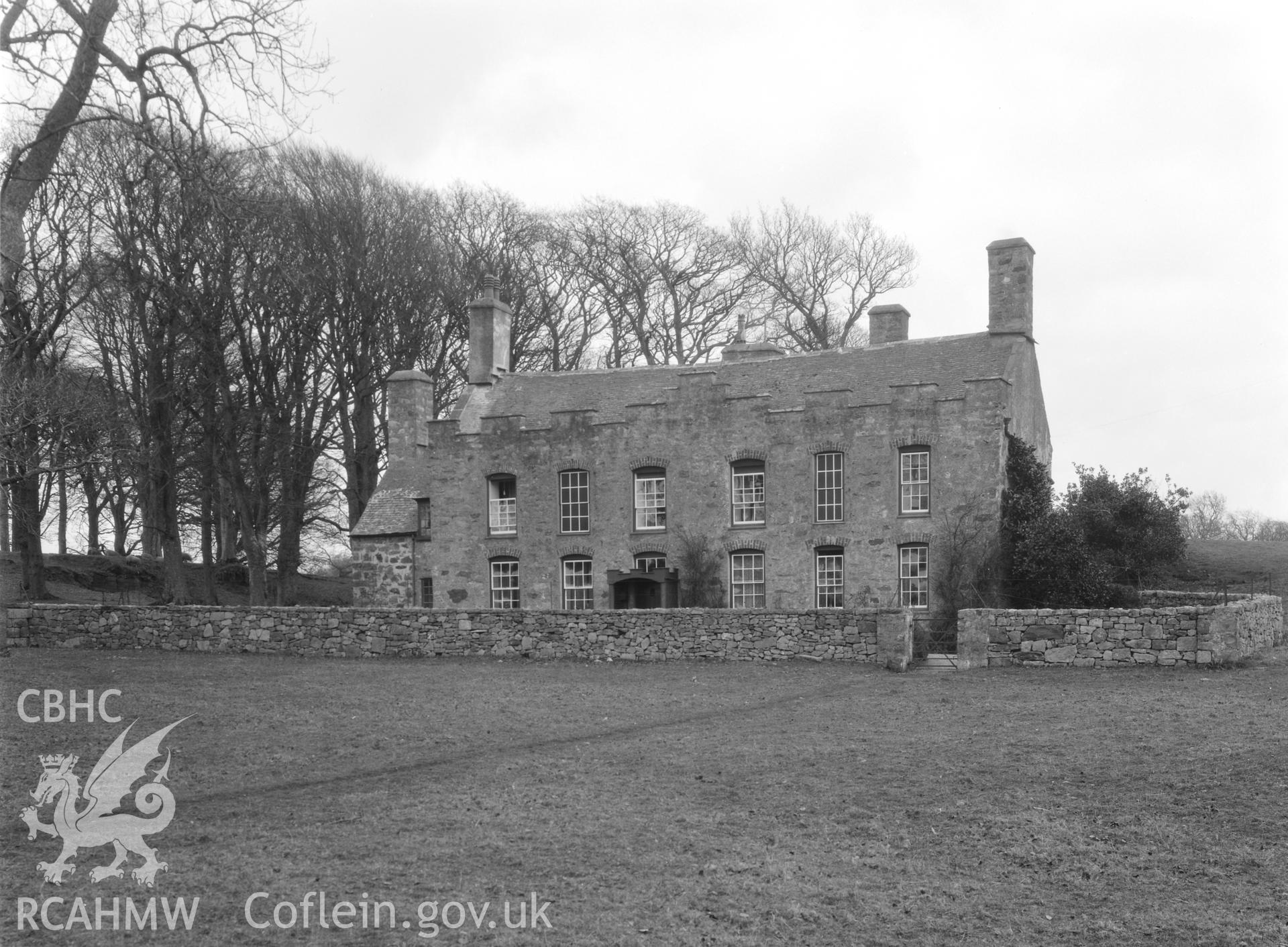 Black and white photo of Plas Llanedwen, Llanddaniel Fab.