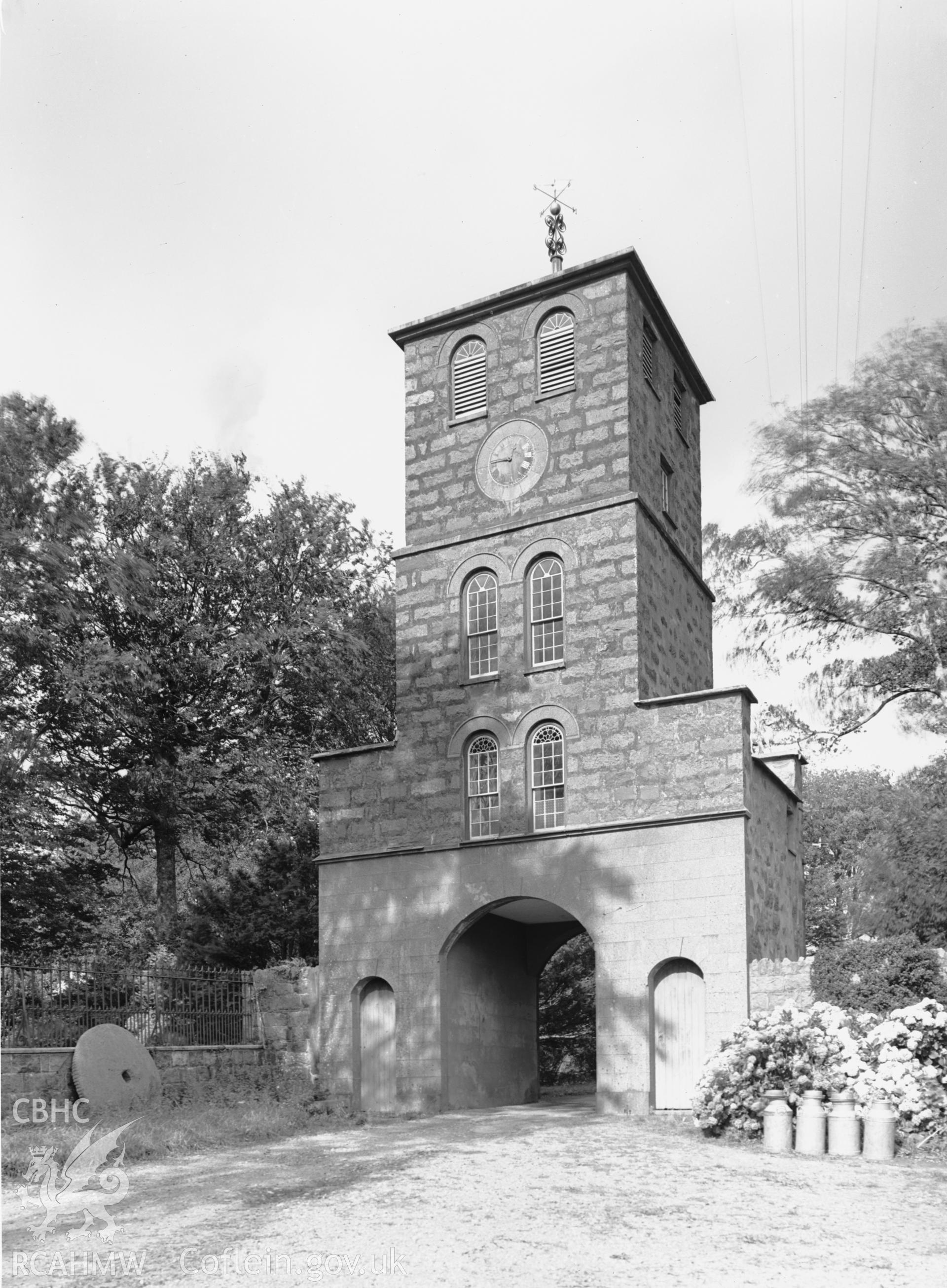 The stable gateway at Broom Hall.