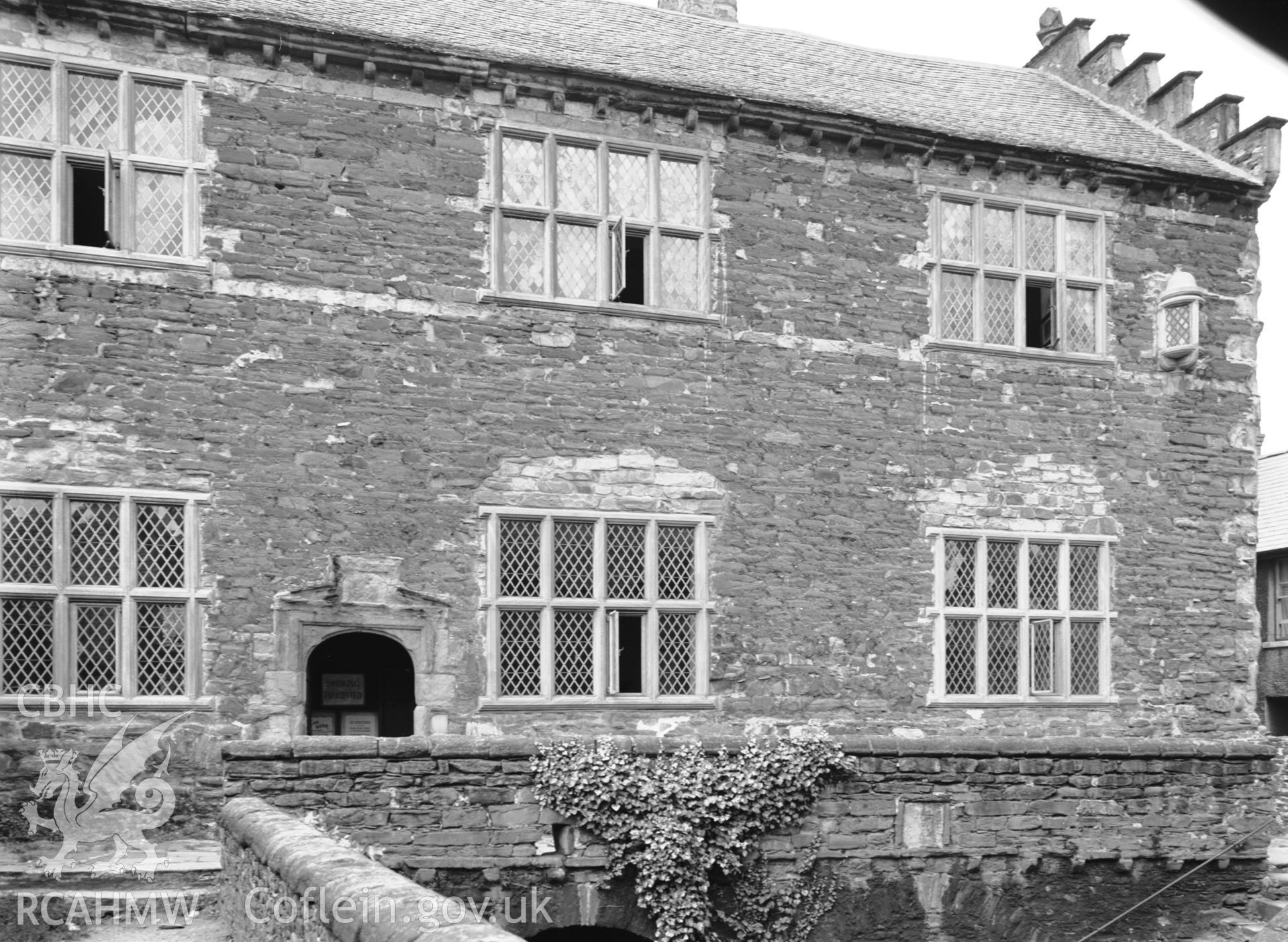 Exterior view showing Banquetting Hall from lower courtyard