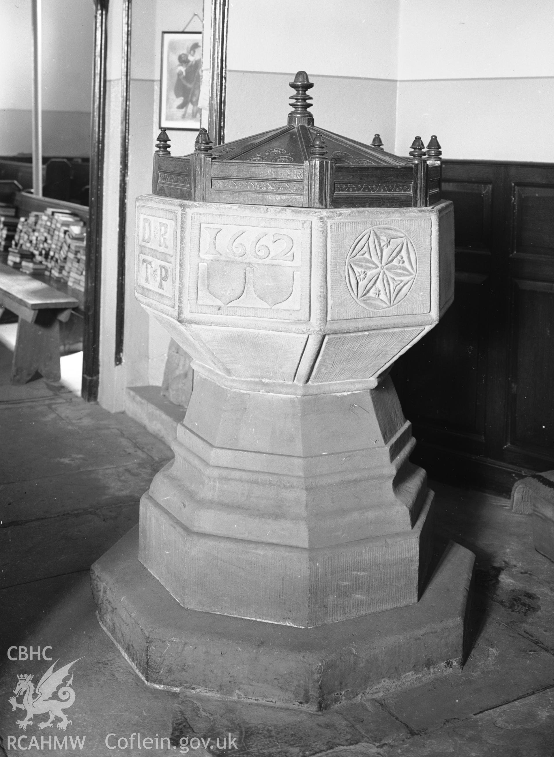 Interior: font