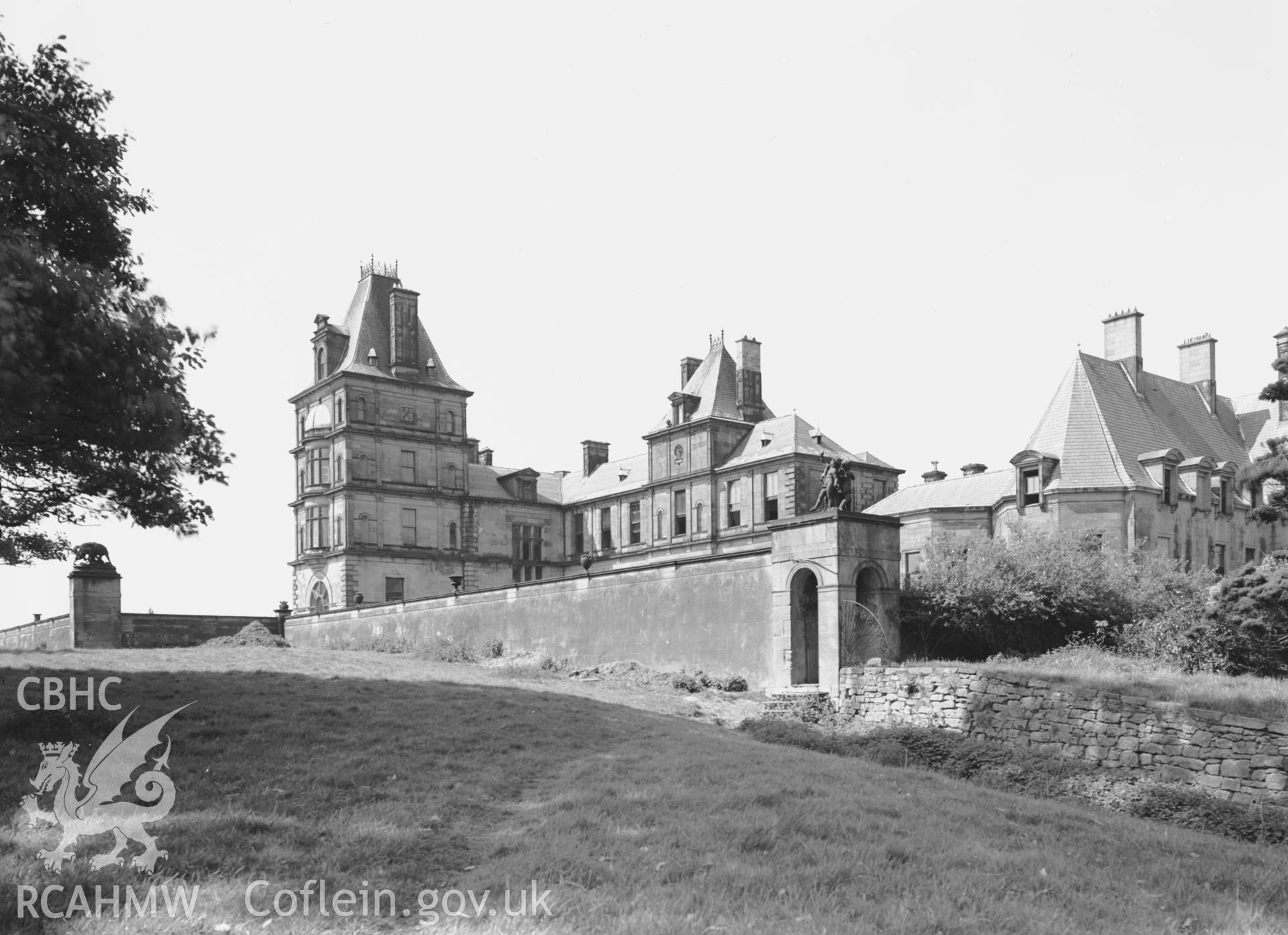 Exterior: the hall from the park