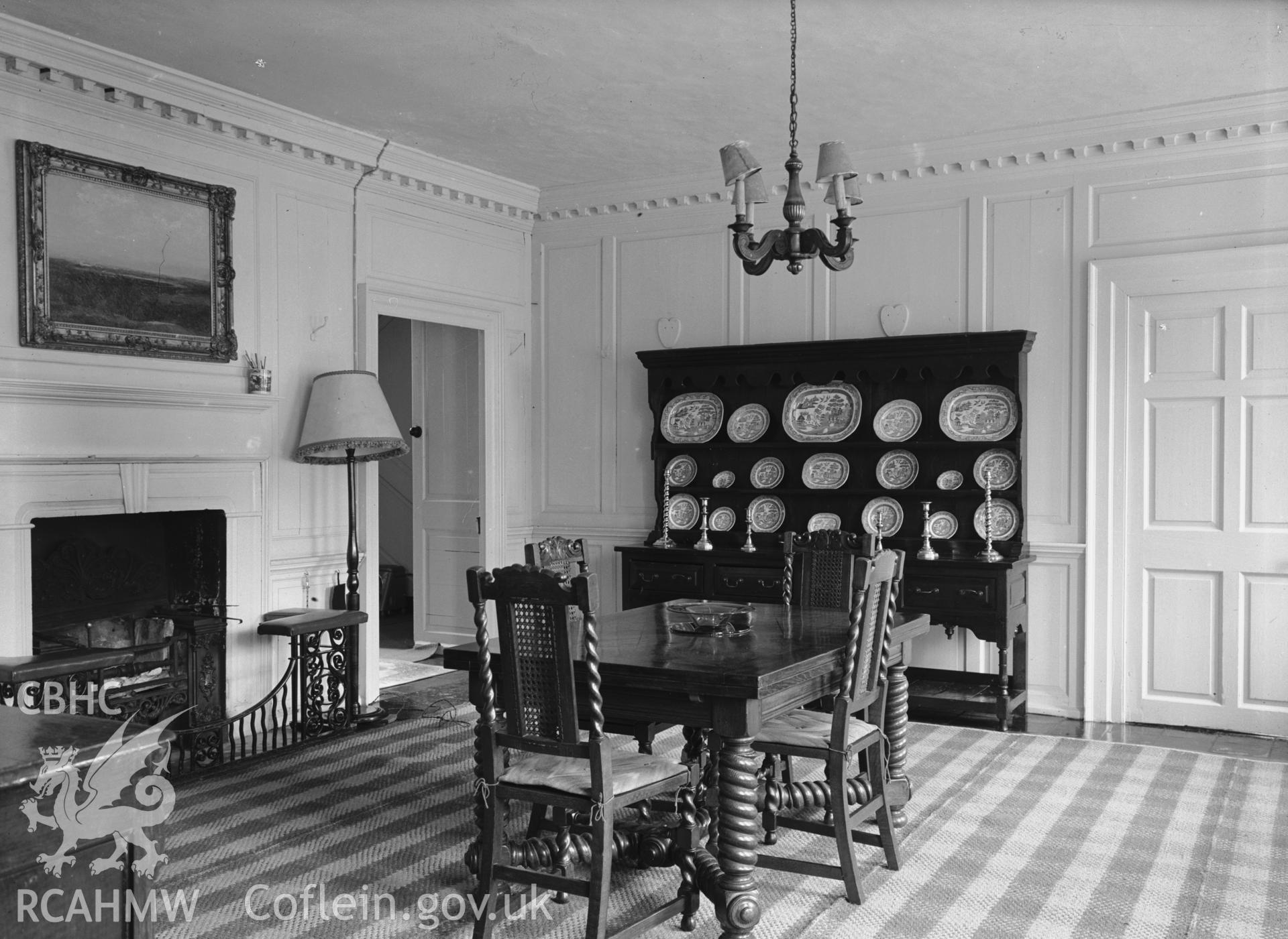 Interior view showing centre room in the north elevation.