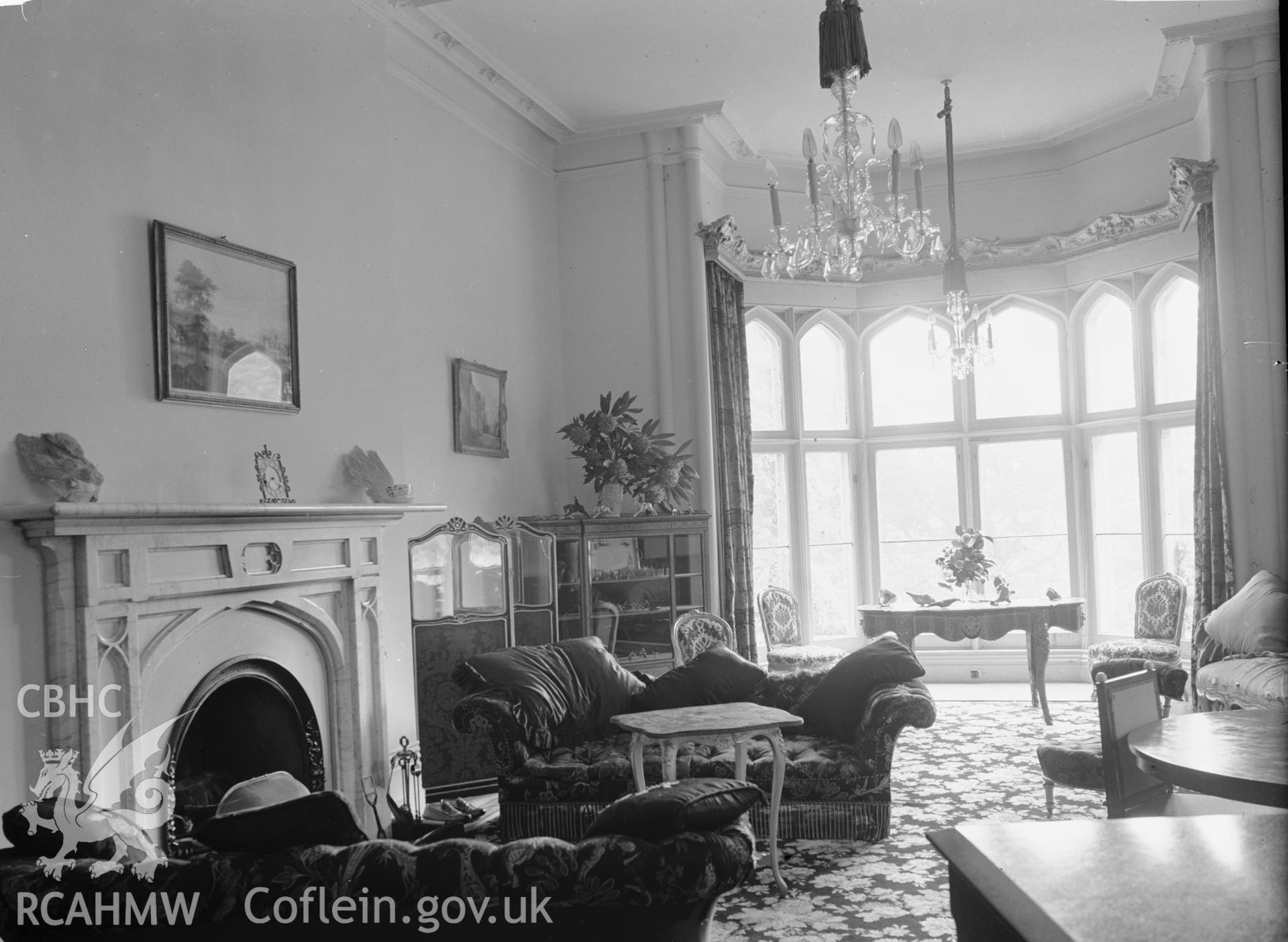 Interior view showing the drawing room.