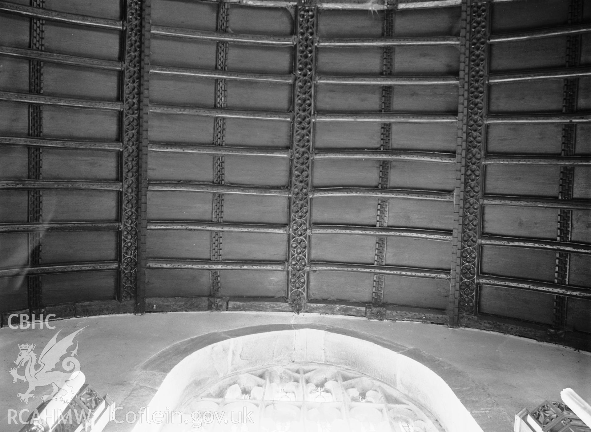 Interior: barrel ceiling to sanctuary