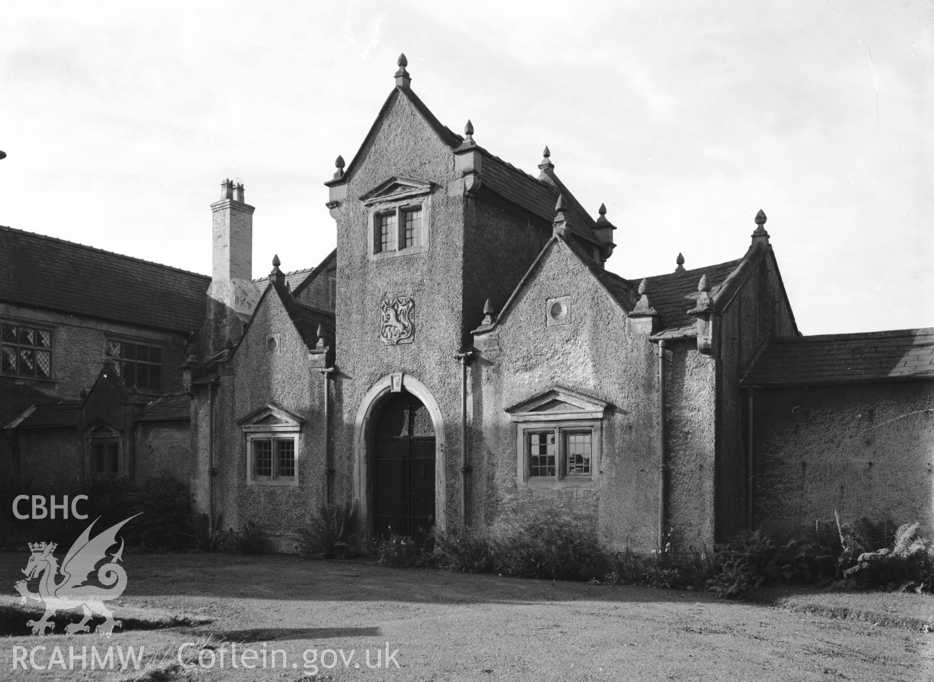 Exterior: porter's lodge from the N