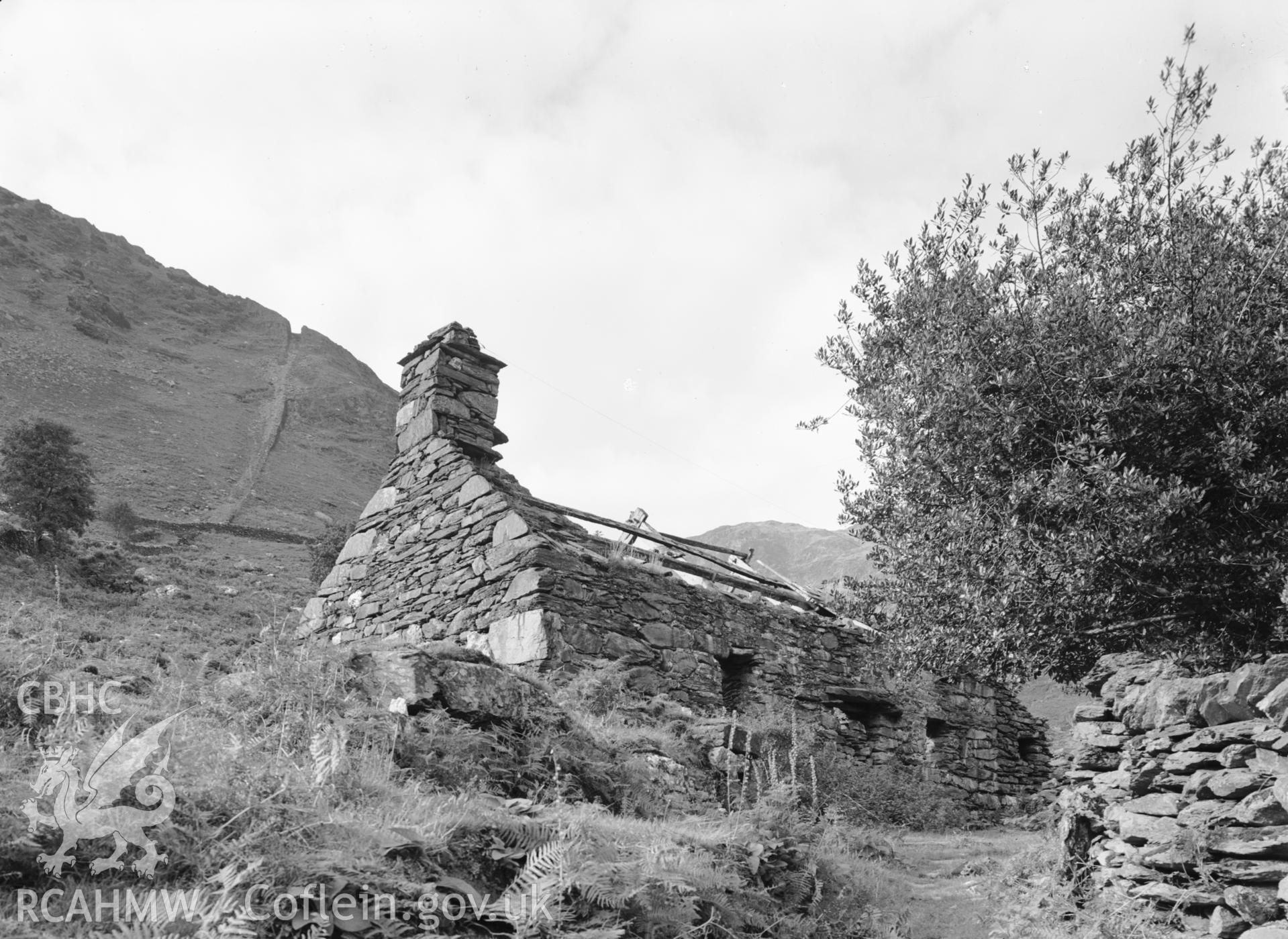 Exterior view showing the ruinous building.