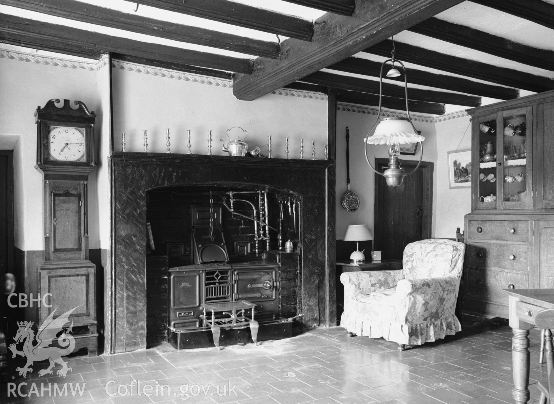 Interior: kitchen with moulded beams with good kettle sway