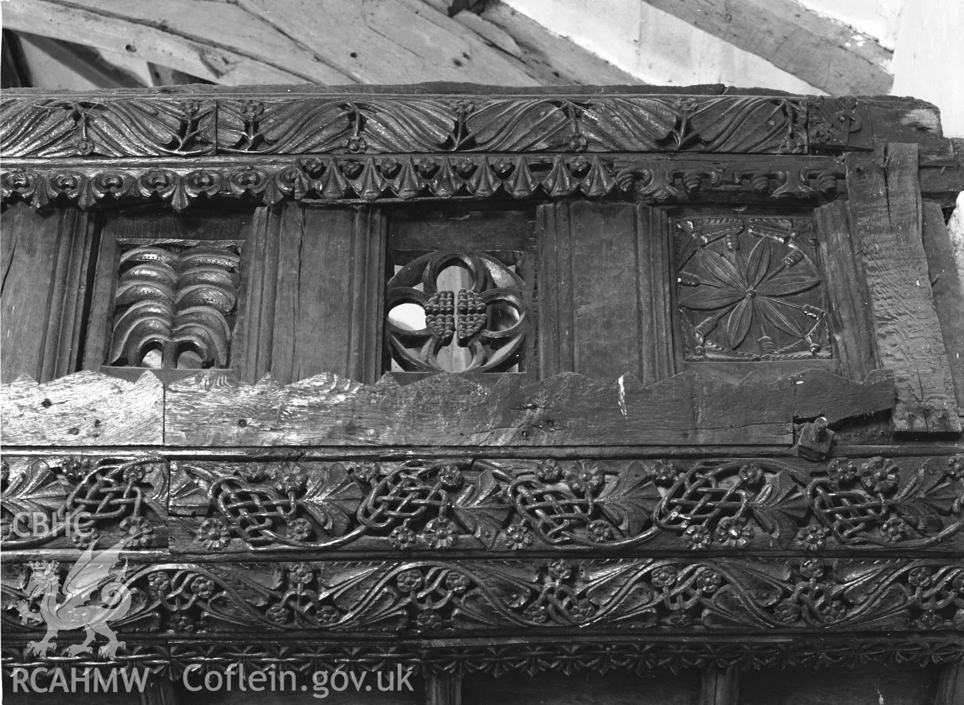 Interior view showing detail of the east face of the south screen.