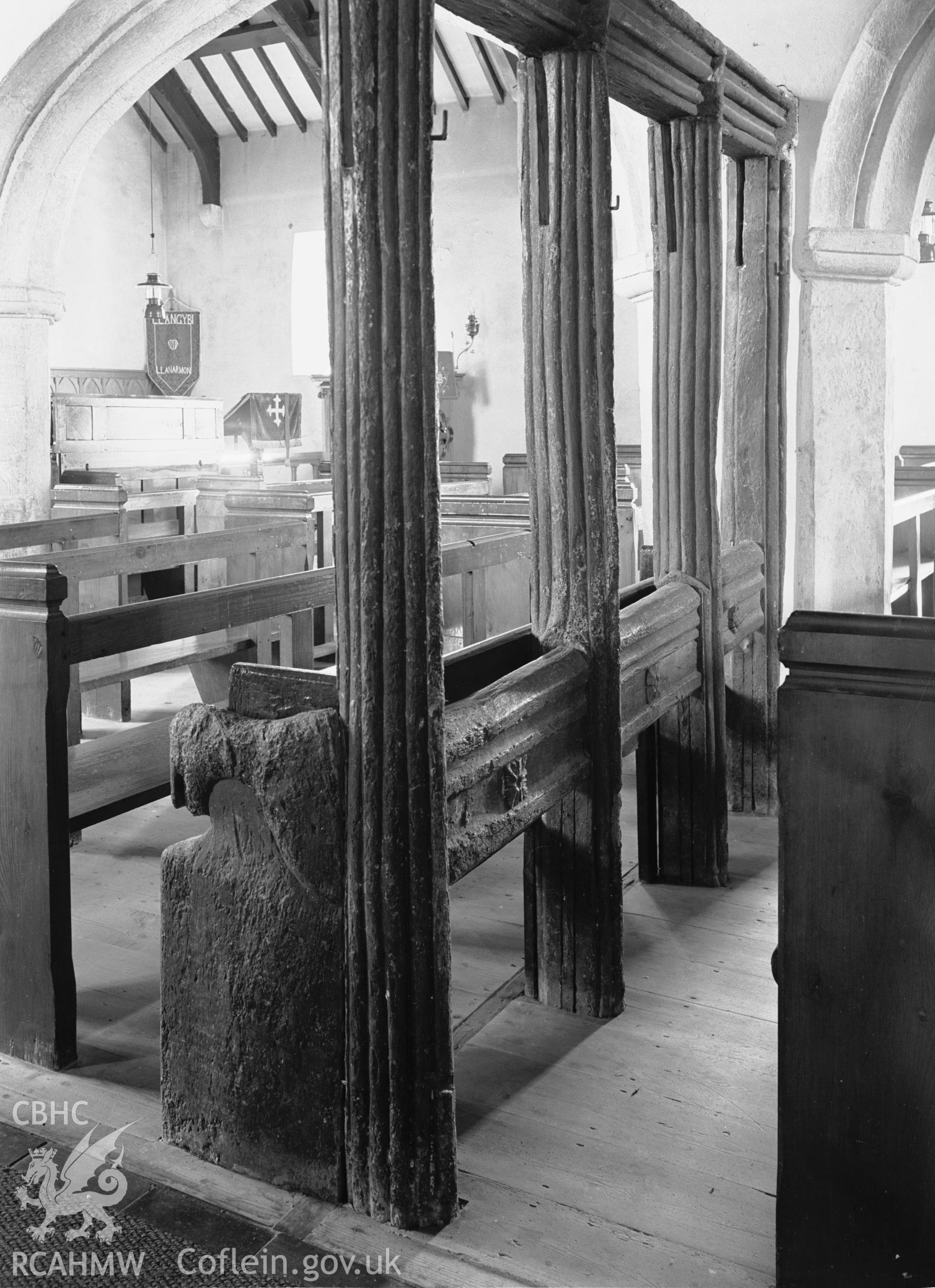 Interior view showing detail of the screen from the north-west.