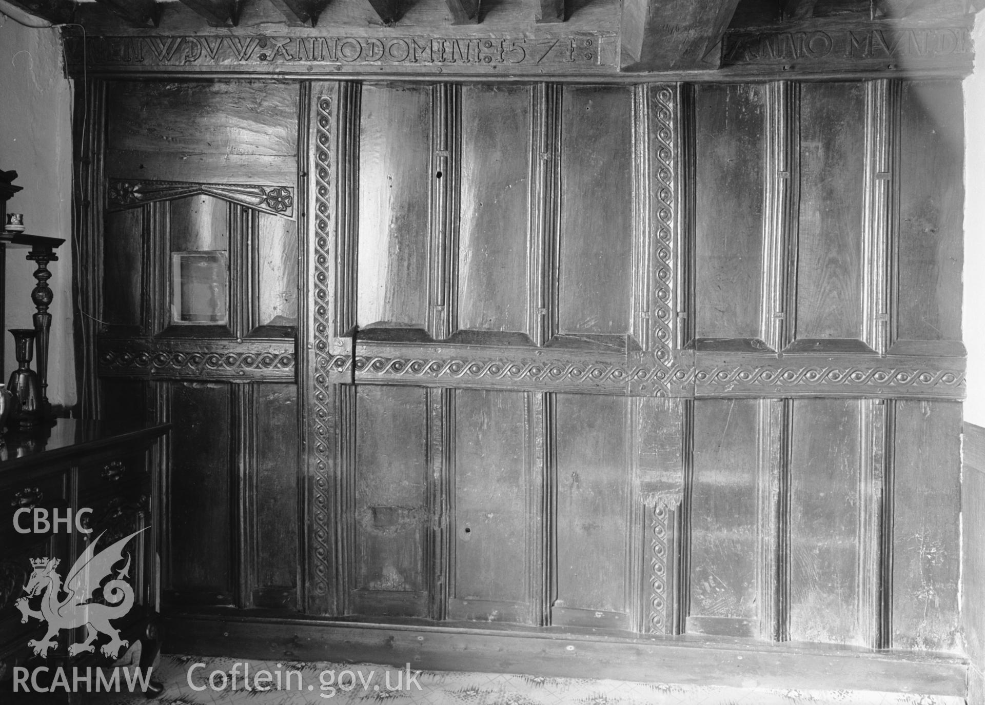 Interior view showing screen in the east wing.