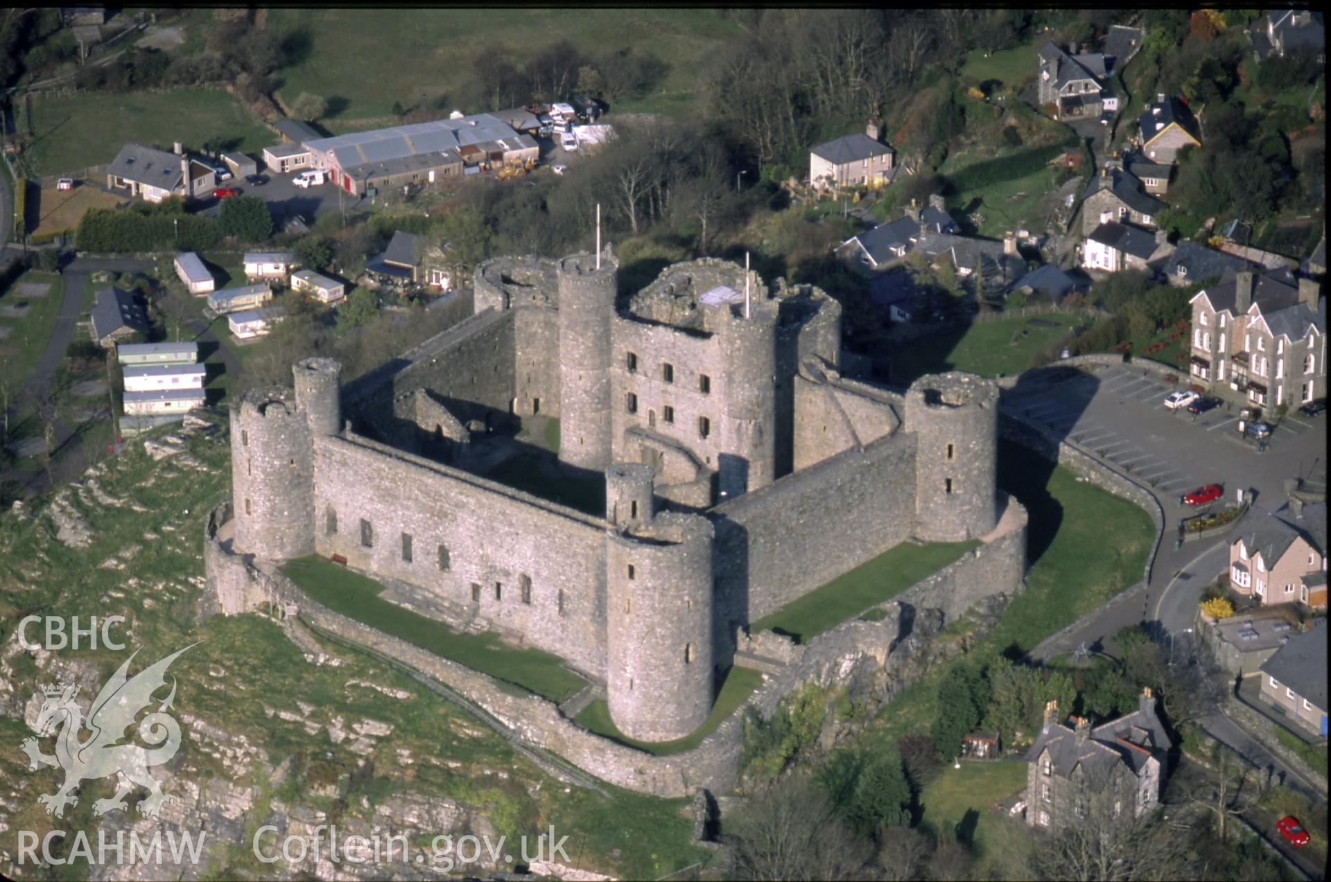 RCAHMW colour slide oblique aerial photograph of Harlech Castle, Harlech, taken by T.G.Driver on the 30/03/2000