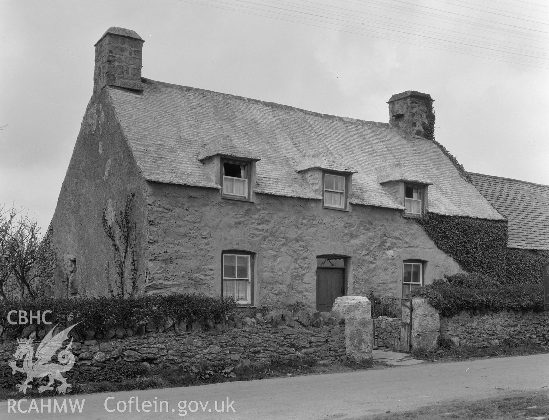 Descriptive account of Cefn Trefeilir, Anglesey, including investigator's notes, sketch plan, photocopy of RCAHMW inventory entry, and black and white photograph of exterior.