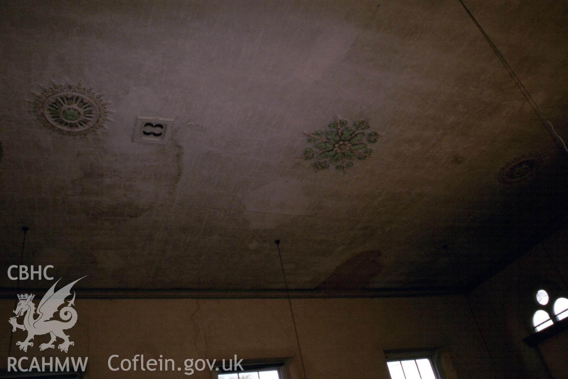 Interior, ceiling part (with flash)