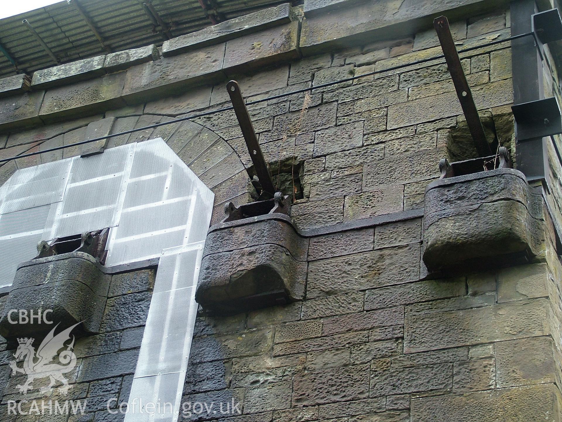 Vertical engine house, close up.