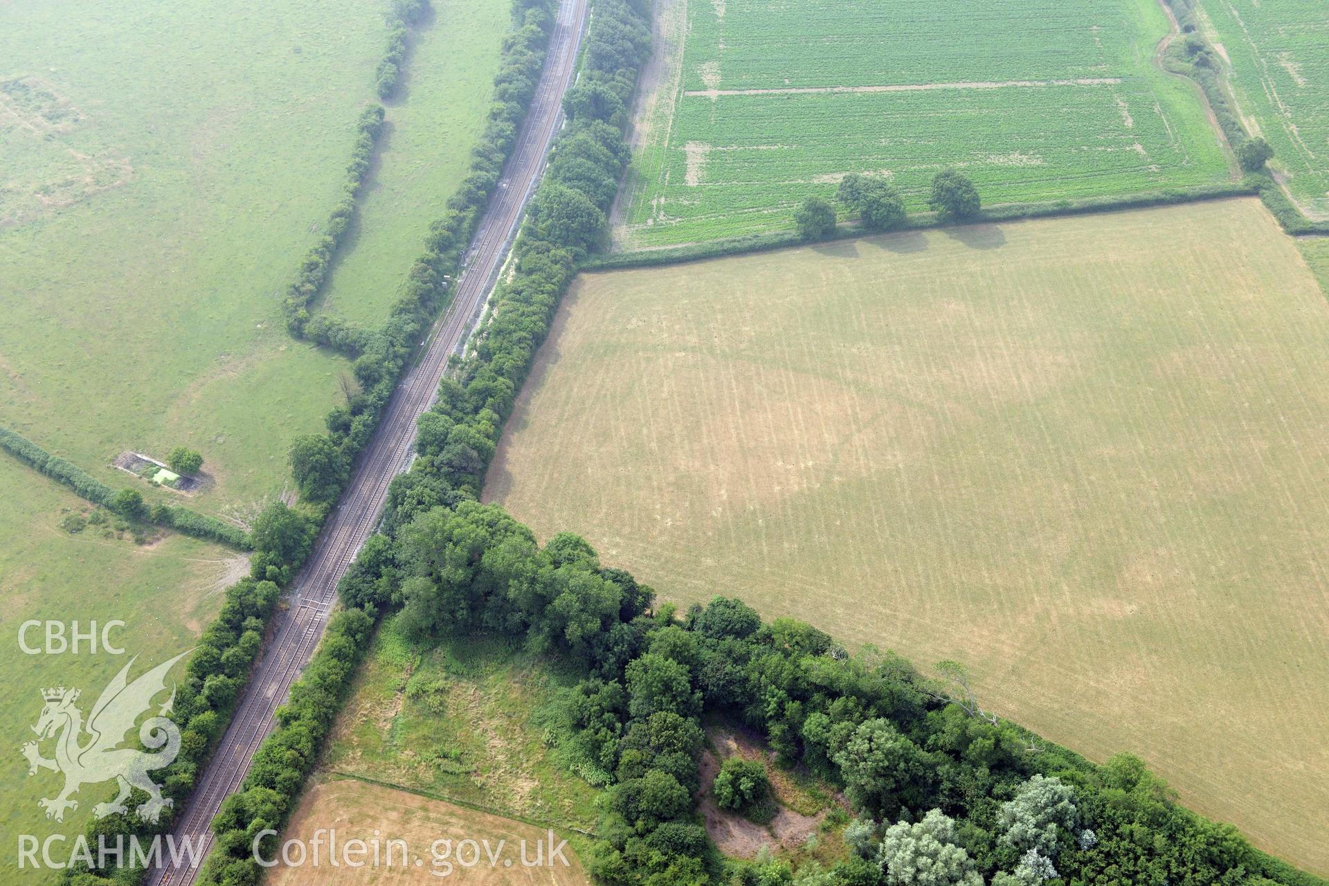 Royal Commission aerial photography of Water Lane defended enclosure recorded during drought conditions on 22nd July 2013.