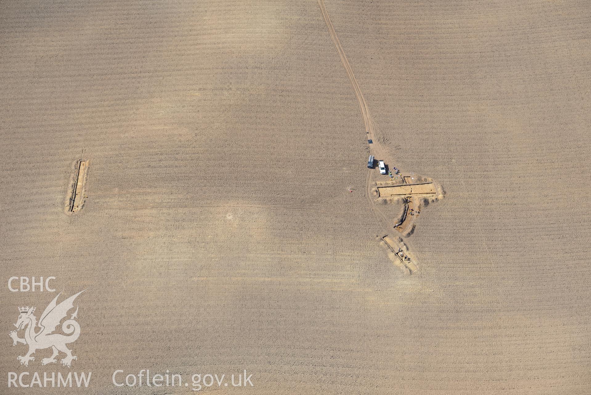 Causewayed Enclosure Northeast of Dryslwyn. Oblique aerial photograph taken during the Royal Commission's programme of archaeological aerial reconnaissance by Toby Driver on 15th April 2015.