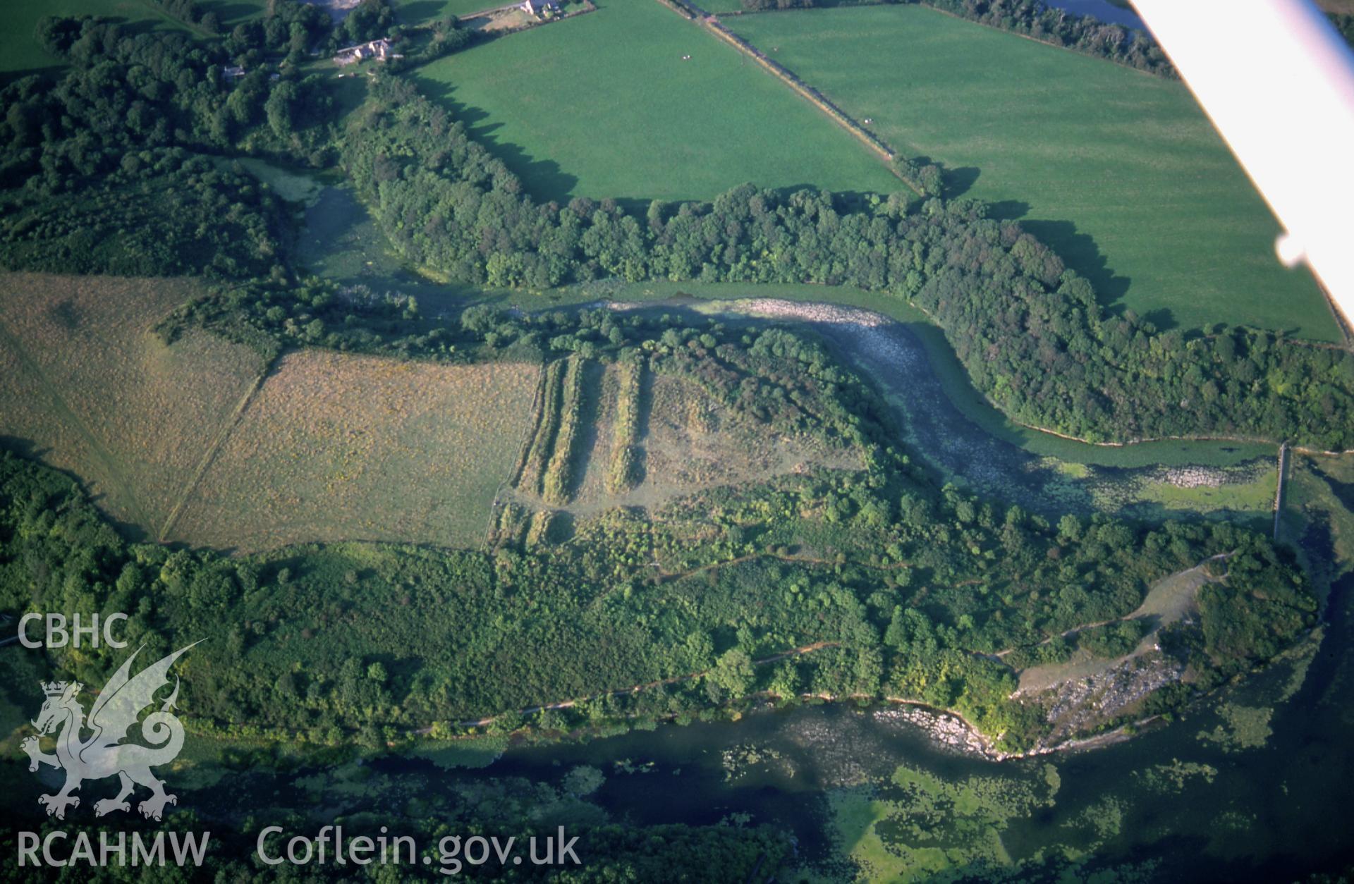 RCAHMW colour slide oblique aerial photograph of Bosherston Camp; Fishpond Camp, Stackpole, taken by T.G.Driver on the 23/08/2000