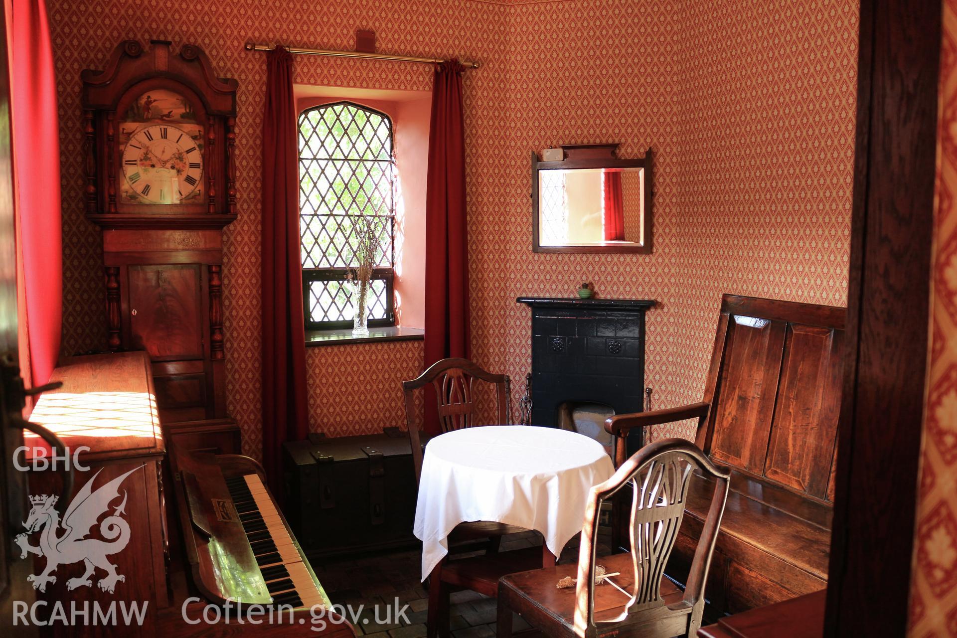 Investigator photographs of Conwy Suspension Bridge Keepers cottage. Interior: sitting room.