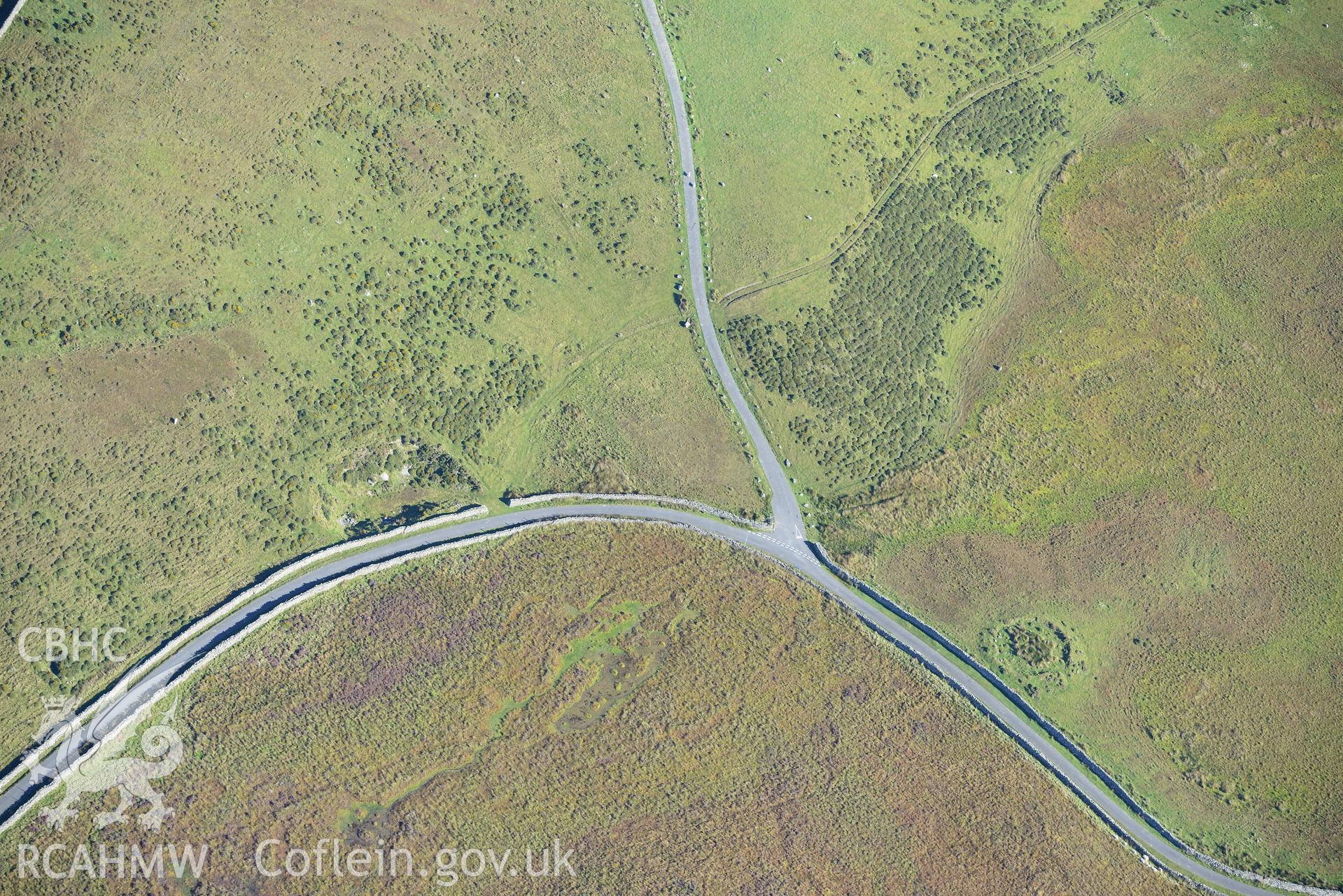 The Cregennan cairn and standing stones east of Hafotty Fach, on Tyrrau Mawr, Cadair Idris. Oblique aerial photograph taken during the Royal Commission's programme of archaeological aerial reconnaissance by Toby Driver on 2nd October 2015.