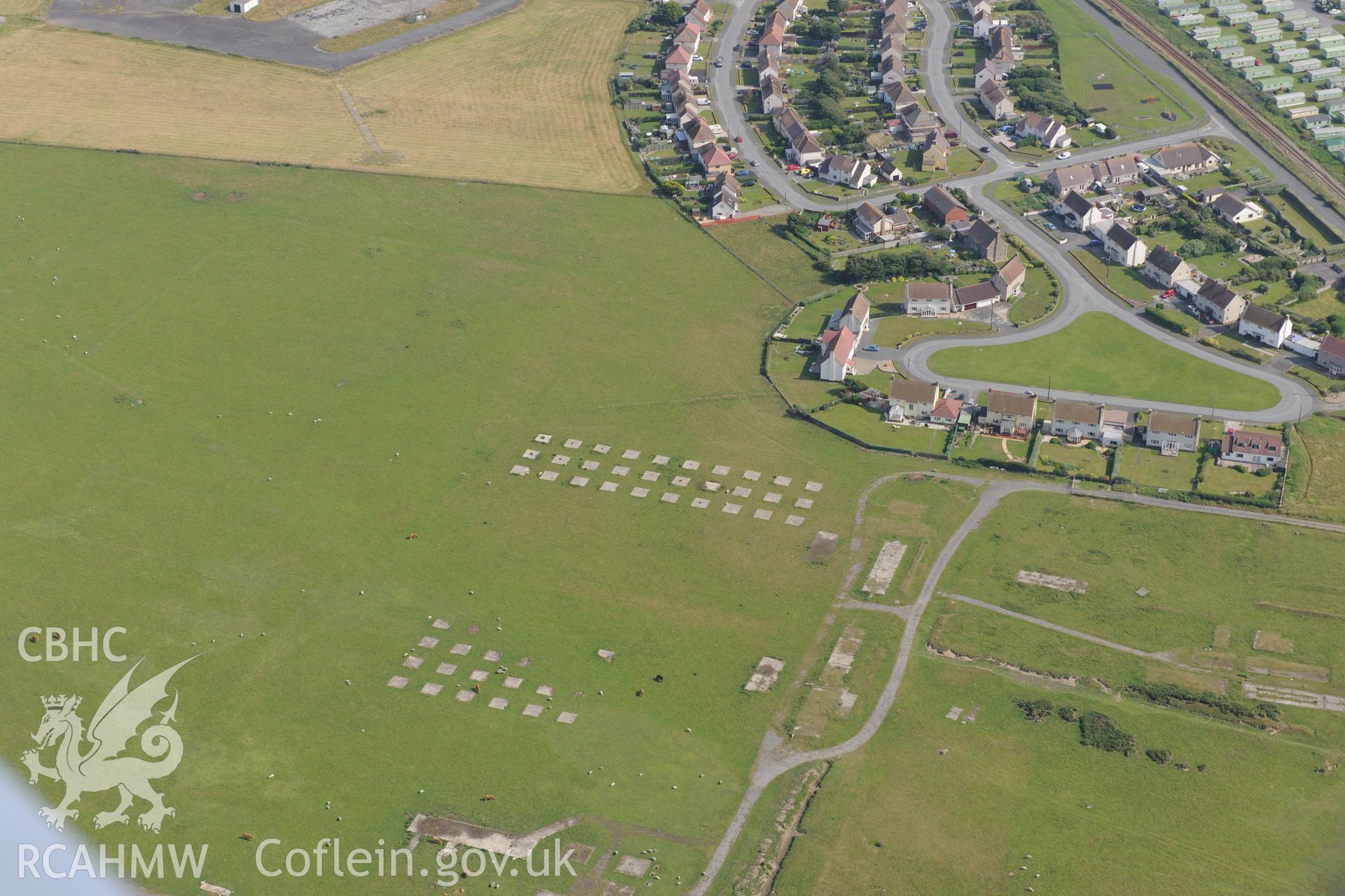 Tywyn airfield, the battle headquarters at Tywyn and the town of Tywyn. Oblique aerial photograph taken during RCAHMW?s programme of archaeological aerial reconnaissance by Toby Driver, 12th July 2013.