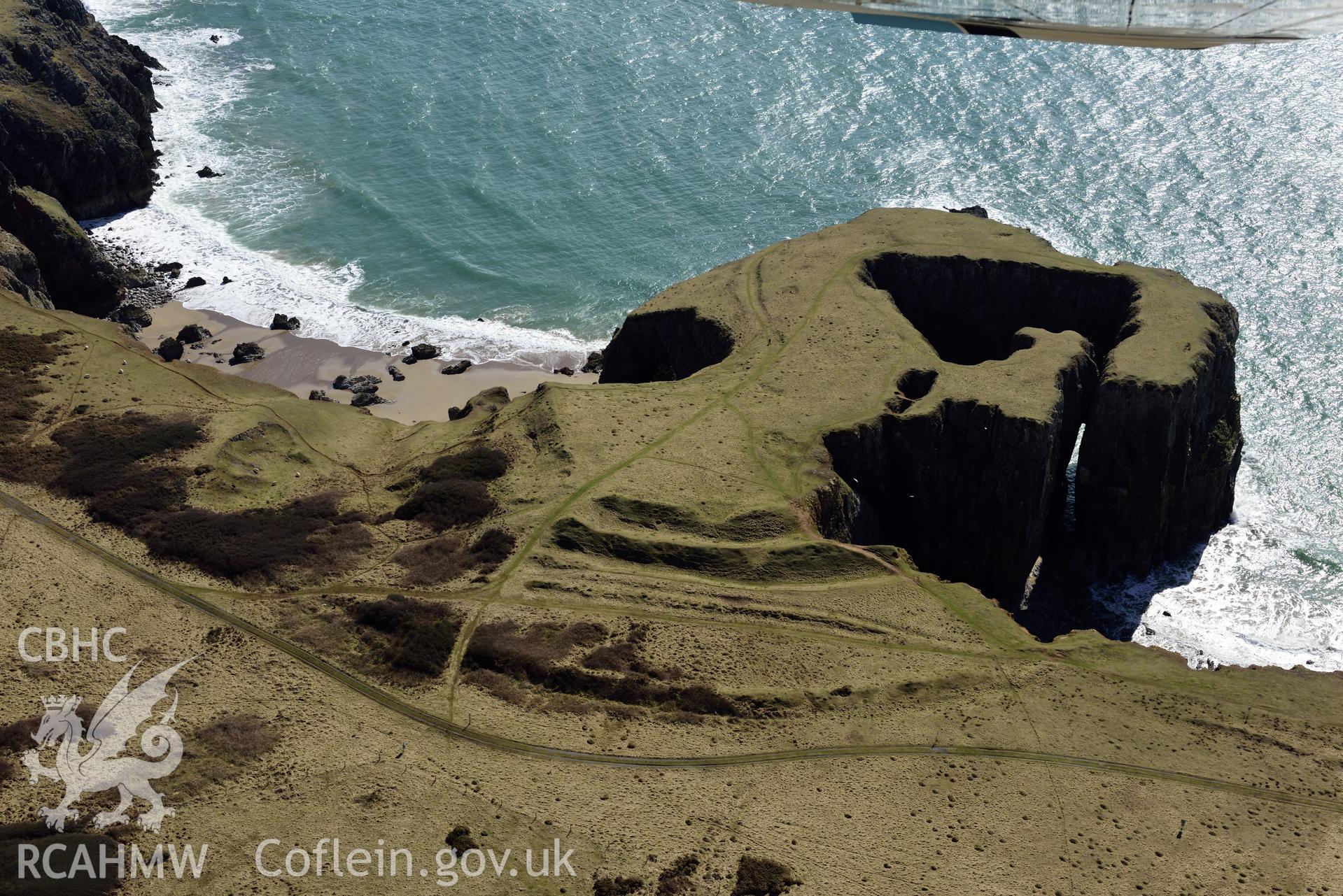 Flimston Bay promontory fort. Detailed baseline aerial reconnaissance survey for the CHERISH Project. ? Crown: CHERISH PROJECT 2018. Produced with EU funds through the Ireland Wales Co-operation Programme 2014-2020. All material made freely available through the Open Government Licence.