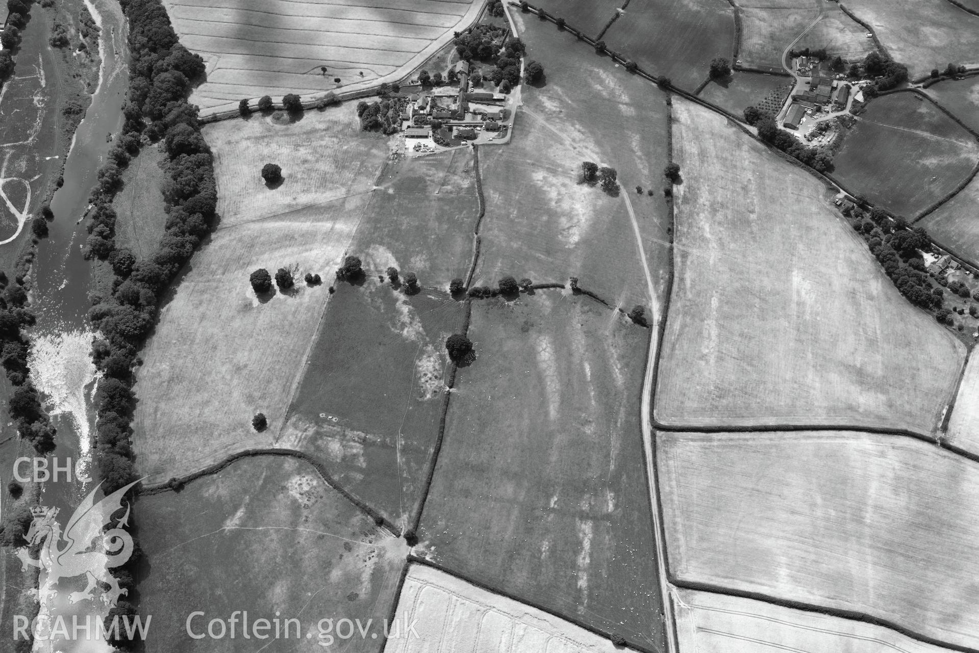 Royal Commission aerial photography of Clyro Roman fort, with parchmarks, taken on 19th July 2018 during the 2018 drought.