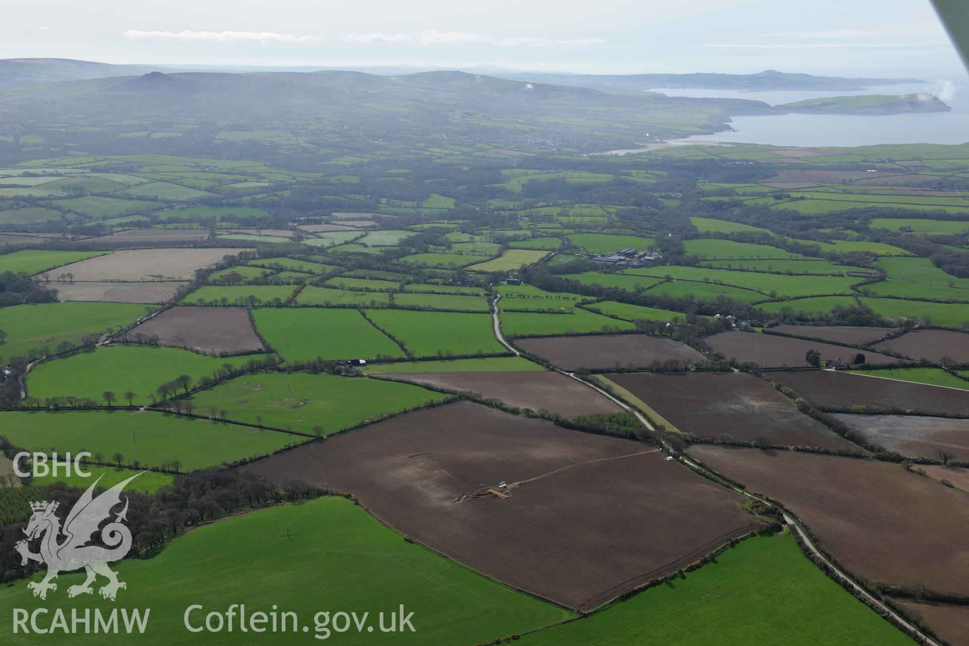 Causewayed Enclosure Northeast of Dryslwyn. Oblique aerial photograph taken during the Royal Commission's programme of archaeological aerial reconnaissance by Toby Driver on 15th April 2015.