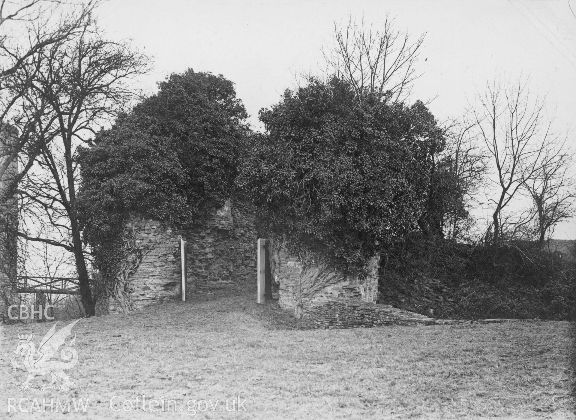 Digital copy of a photograph showing White Castle, dated 1920.