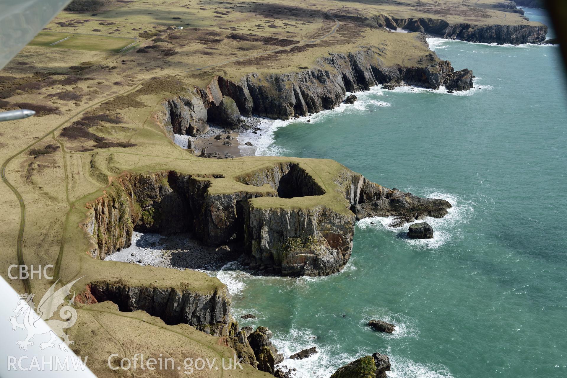 Flimston Bay promontory fort. Detailed baseline aerial reconnaissance survey for the CHERISH Project. ? Crown: CHERISH PROJECT 2018. Produced with EU funds through the Ireland Wales Co-operation Programme 2014-2020. All material made freely available through the Open Government Licence.