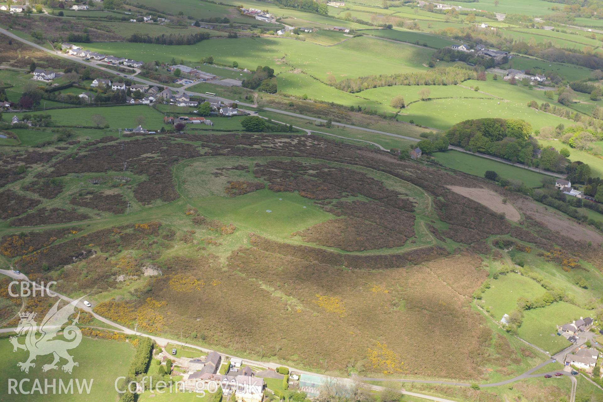 Moel-y-Gaer Hillfort, Halkyn, north west of Mold. Oblique aerial photograph taken during the Royal Commission?s programme of archaeological aerial reconnaissance by Toby Driver on 22nd May 2013.