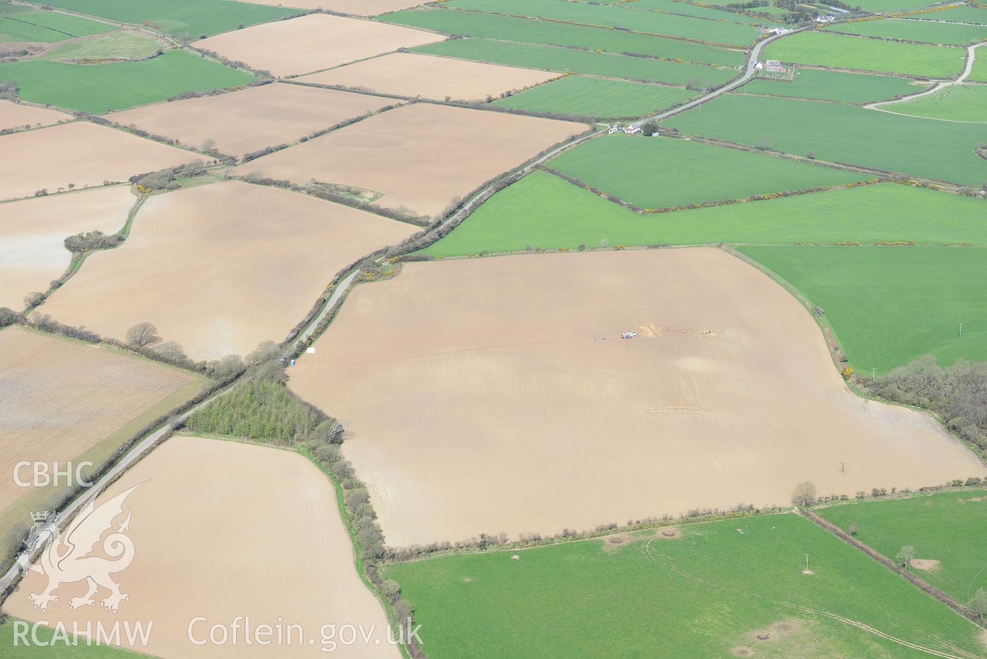 Causewayed Enclosure Northeast of Dryslwyn. Oblique aerial photograph taken during the Royal Commission's programme of archaeological aerial reconnaissance by Toby Driver on 15th April 2015.