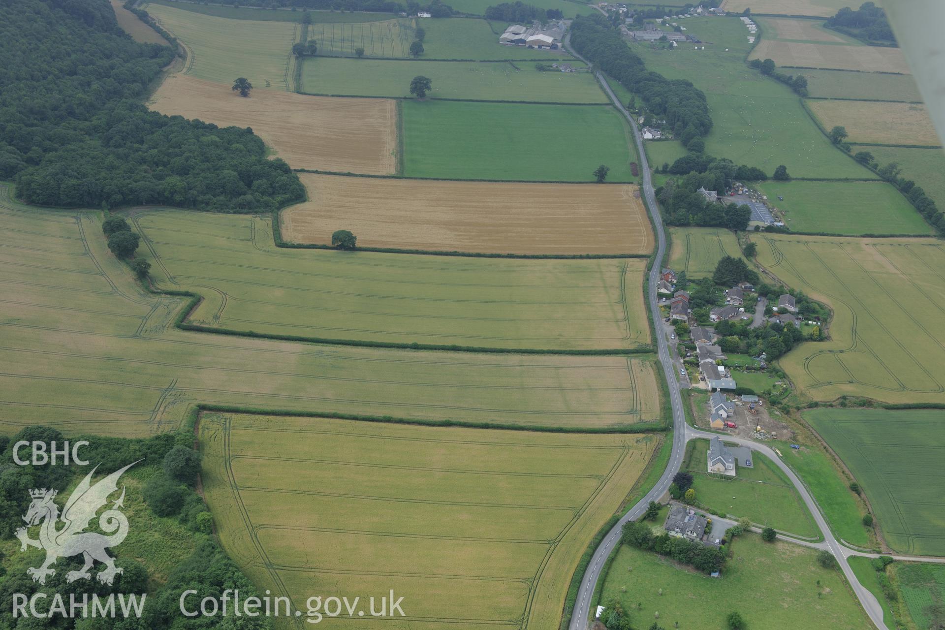 Walton Green barrow, cursus, enclosure complex and cropmark enclosure south of the vicarage at Walton Green, south west of Presteigne. Oblique aerial photograph taken during the Royal Commission?s programme of archaeological aerial reconnaissance by Toby