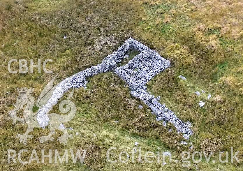 Colour photo showing Cefn Car Enclosure XVII, taken by Paul R. Davis, 19th October 2016.