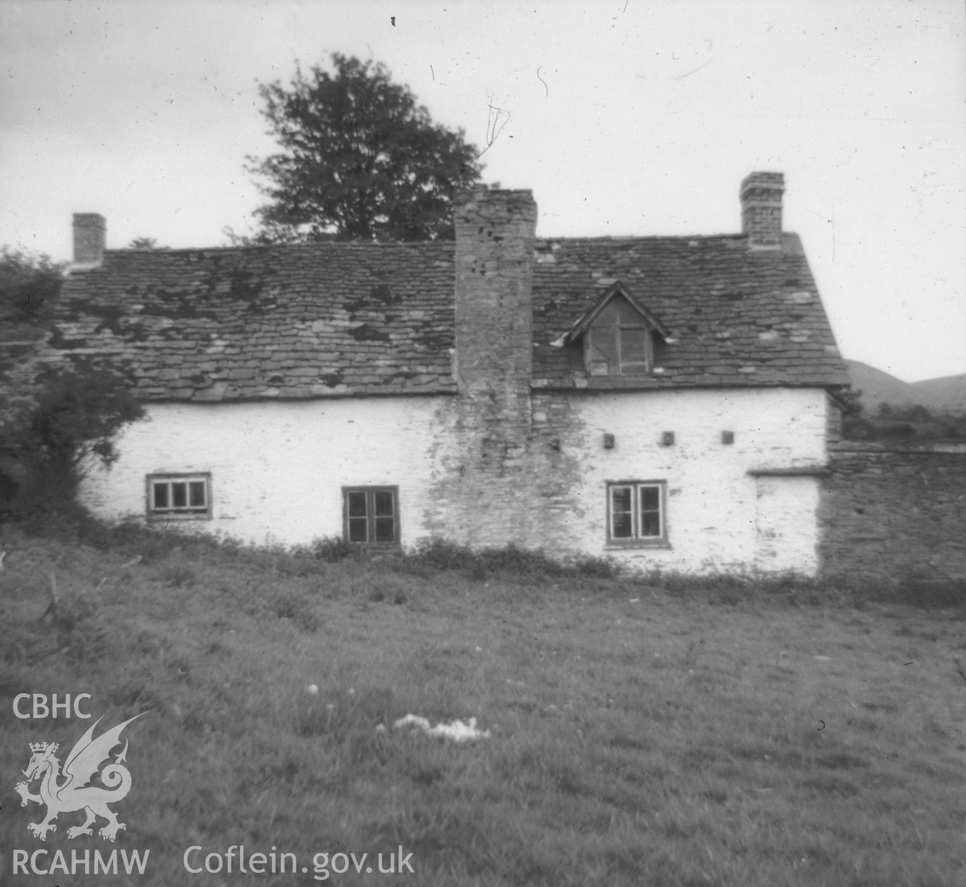 Digital copy of a transparency showing an exterior view of Cilonw Farm, Llanigon, copied from an original loaned by Brecon Museum.