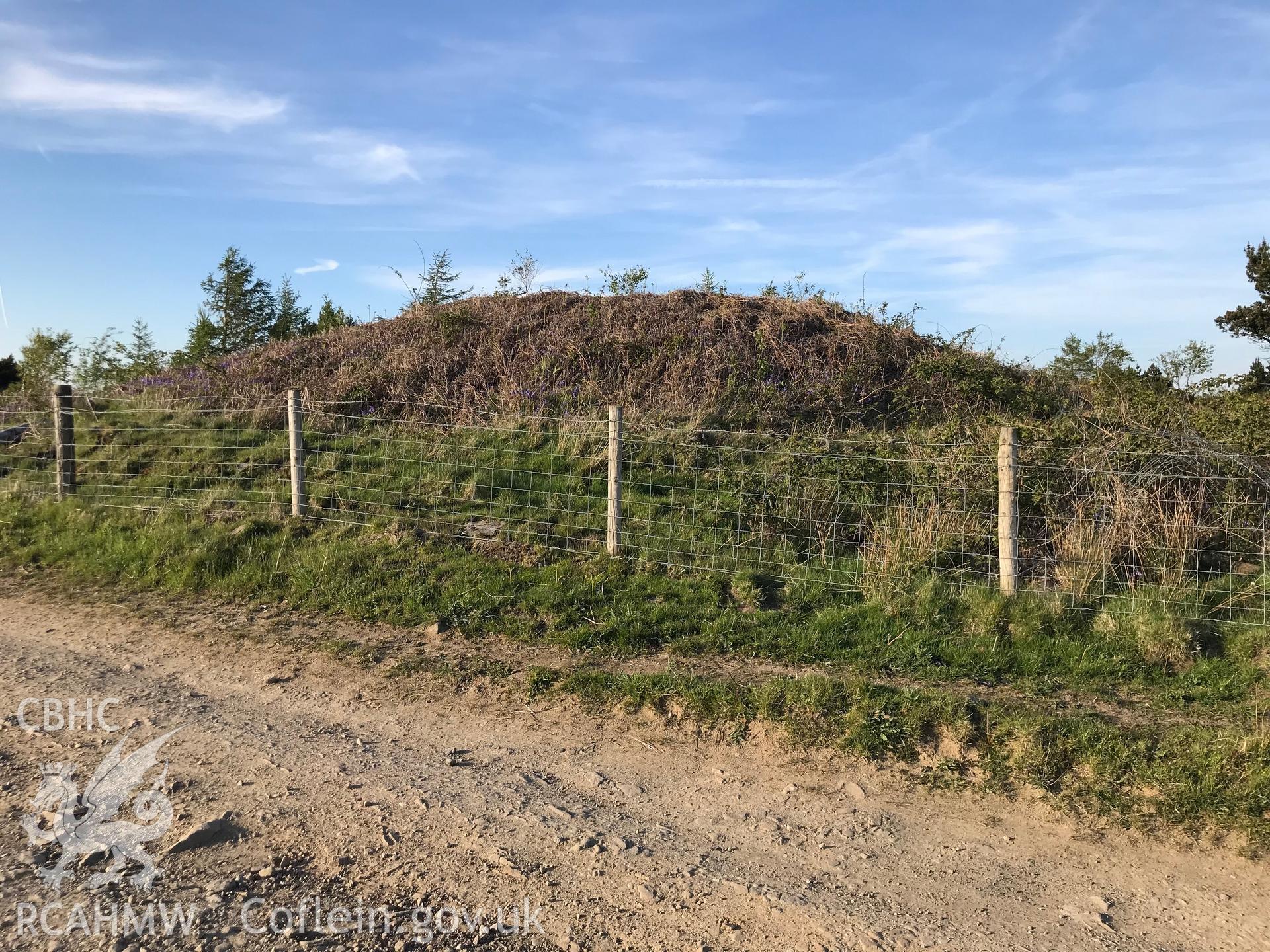 Digital colour photograph of Twyn Cae-Hugh Round Barrow, Mynydd y Grug, Cwmfelinfach, taken by Paul R. Davis on 13th May 2019.